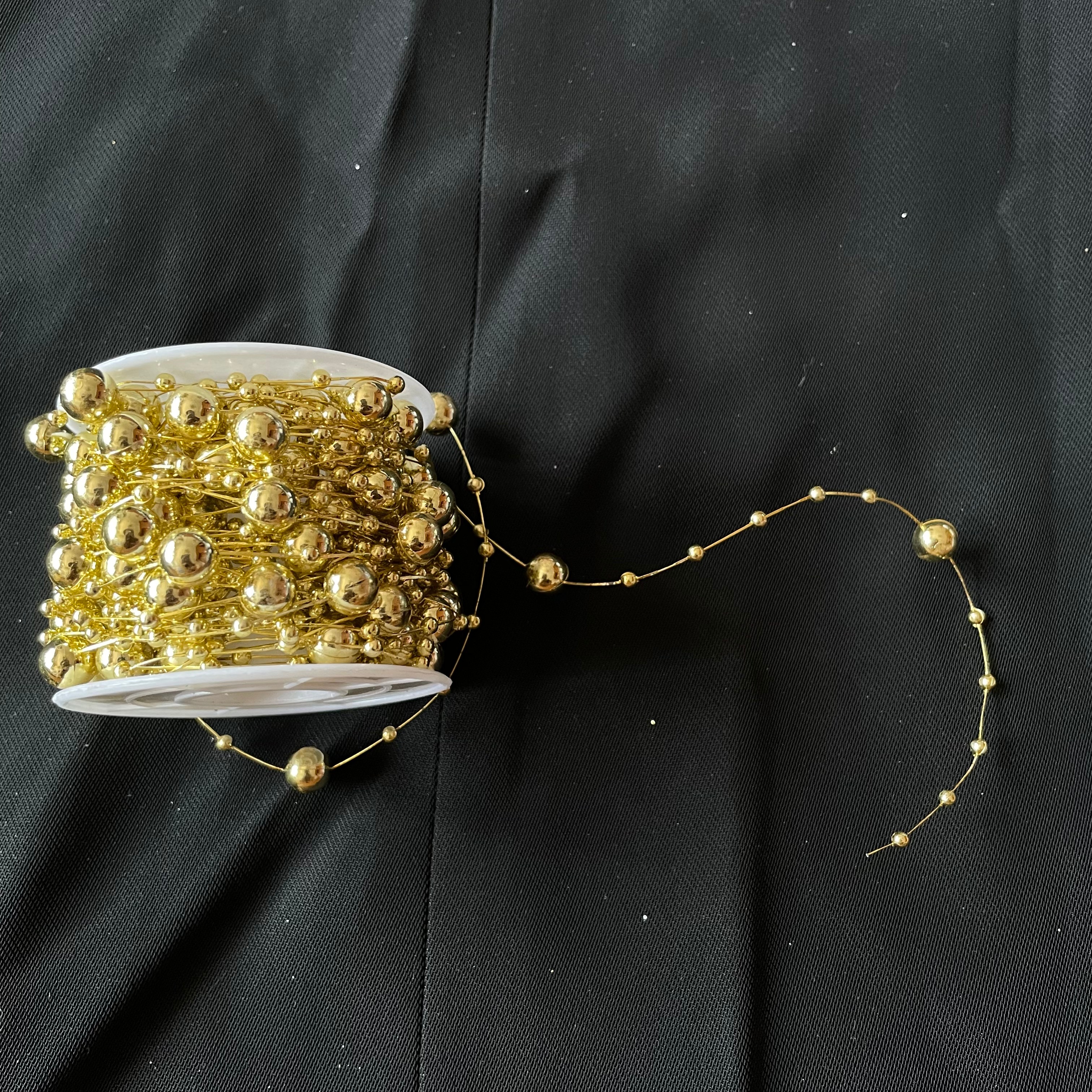 10M fishing line 8+3 bead chain, a must-have Christmas hat accessory. Unique design Christmas decorations add a festive atmosphere to your home. Christmas-themed decorations make your Christmas even more unique