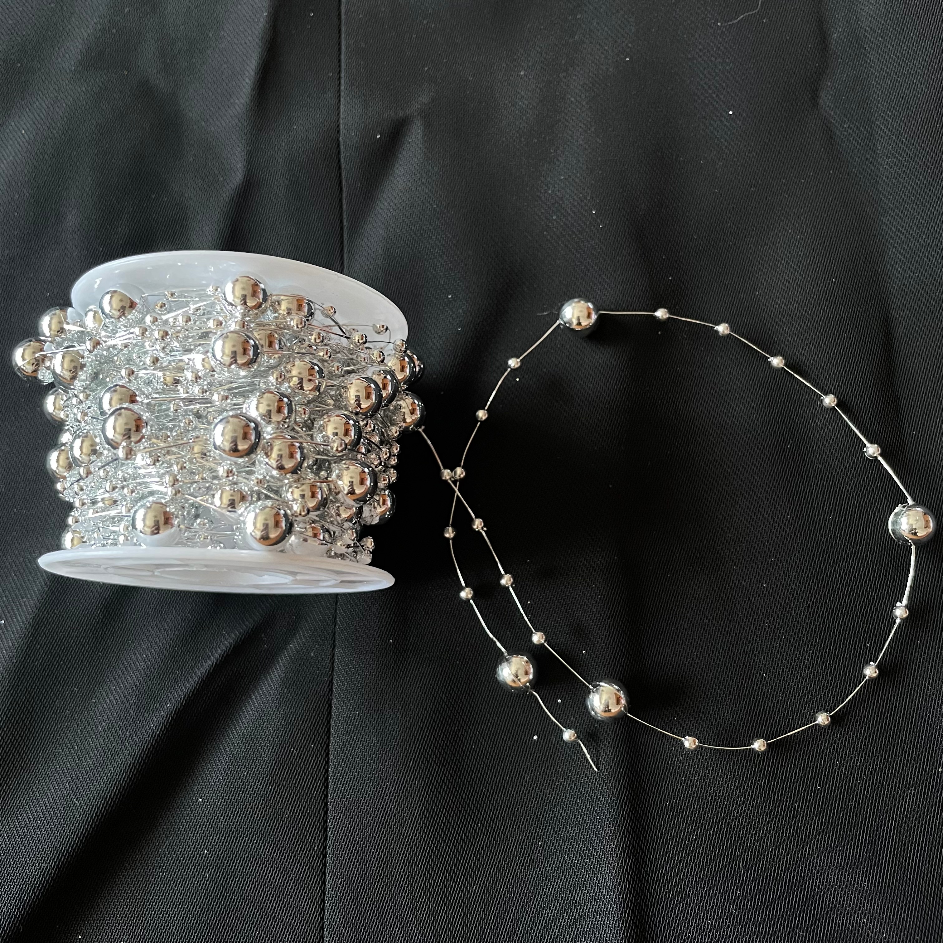 10M fishing line 8+3 bead chain, a must-have Christmas hat accessory. Unique design Christmas decorations add a festive atmosphere to your home. Christmas-themed decorations make your Christmas even more unique Application Scenario