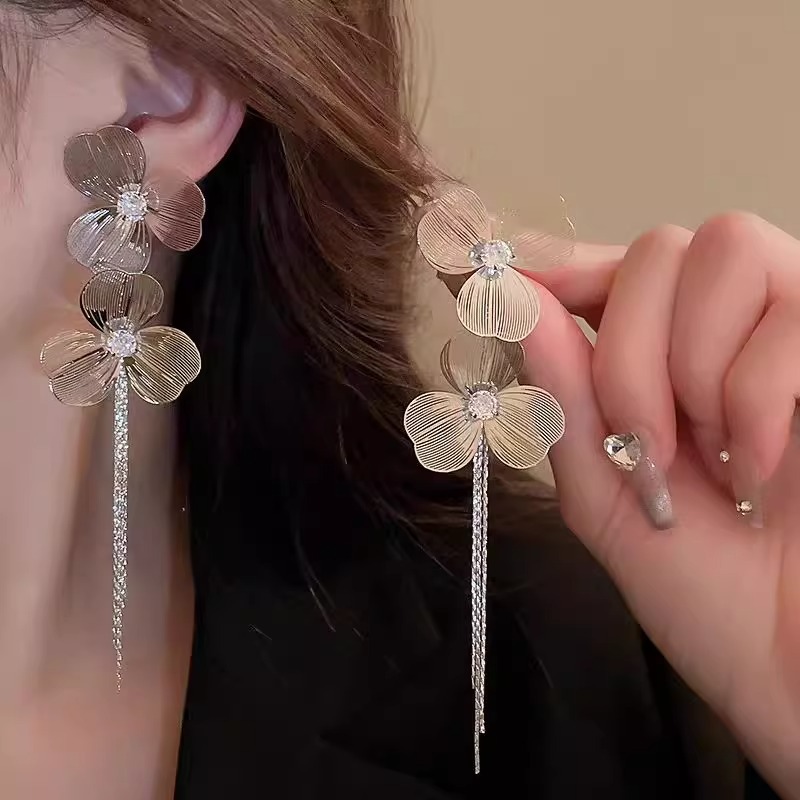 流行花朵耳环配件产品图
