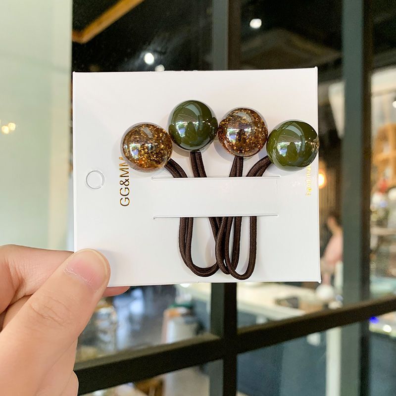 A cute student in a Korean Internet celebrity's hair circle has a hair tie with popping beads, color-blocking balls, a ball hair tie, a ponytail and a hair tie details Picture