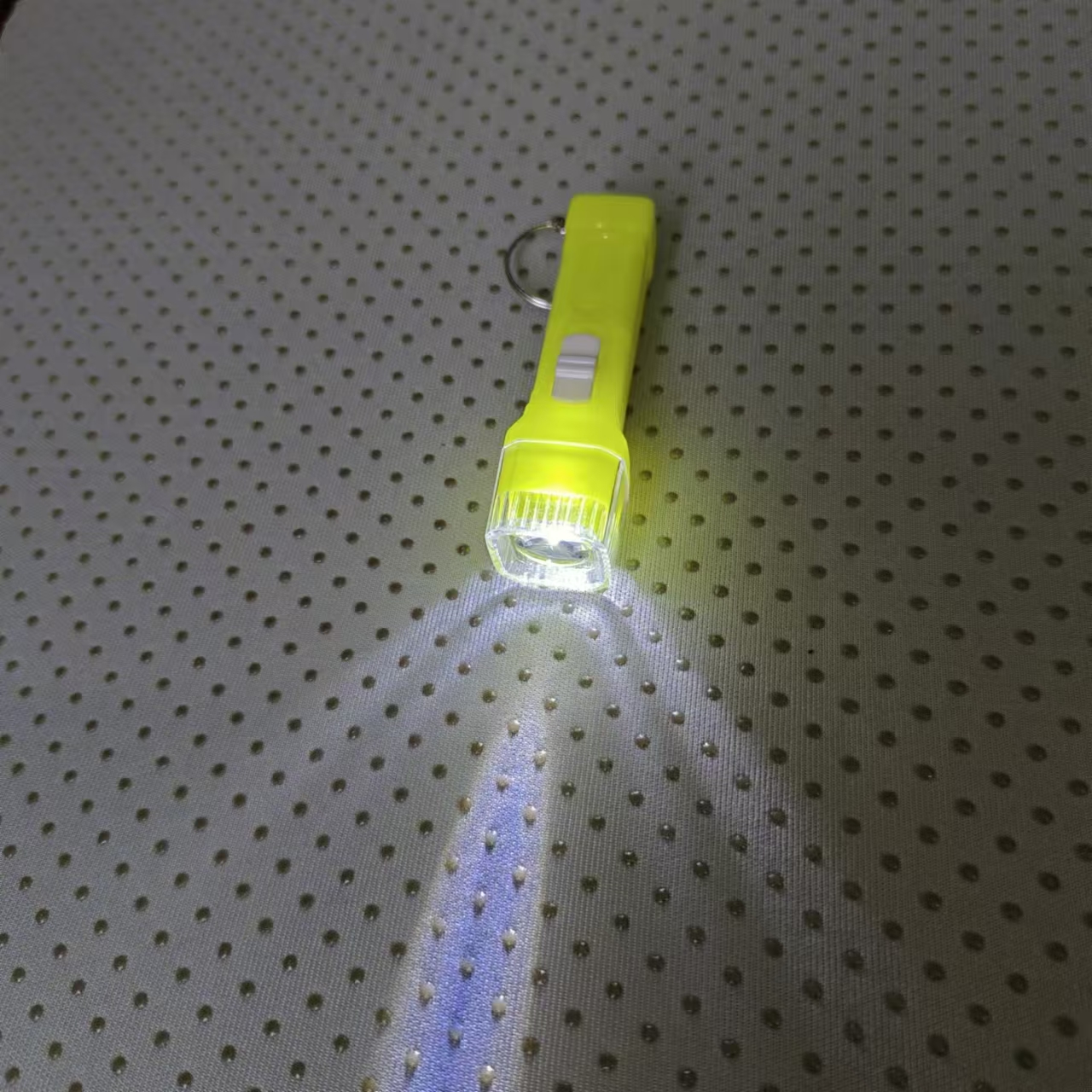 Small flashlight, luminous toy, small gift event, giving away small pendants, white lights, buttons, electronic flashlights, factory direct sales details Picture