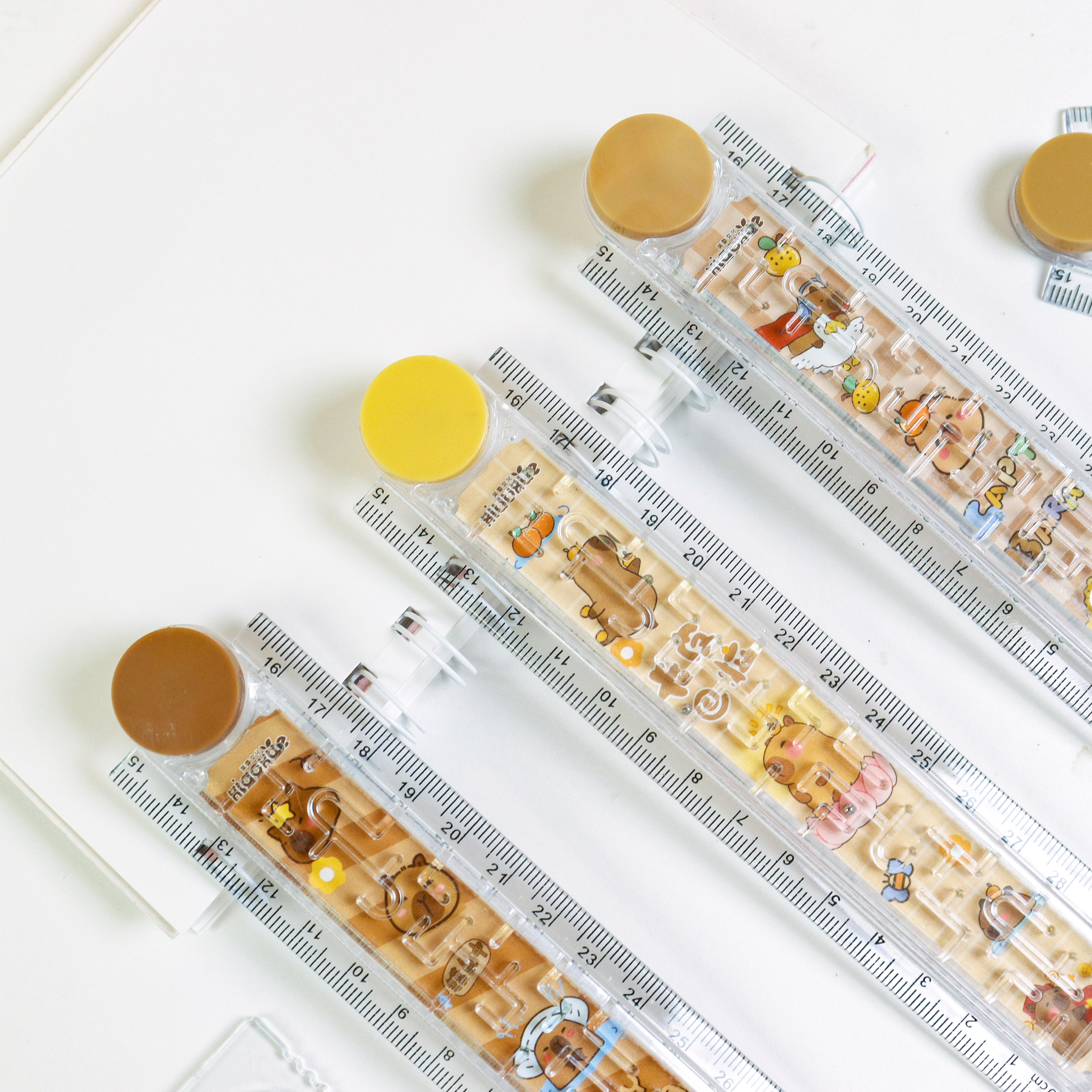 The cardboard maze folding ruler is a creative and cute student supply set. It is an essential tool for learning. The folding design features cartoon patterns, high transparency, clear printing, and is not easy to wear. The material is tough Application Scenario