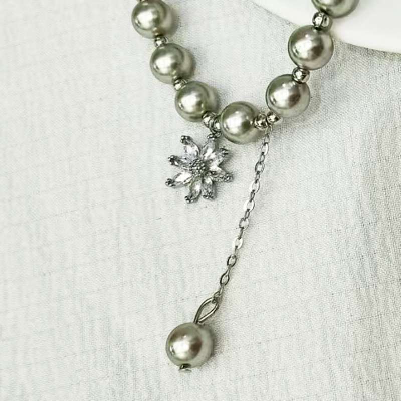 The imitation Shi family pearl zircon flower bracelet is a bestseller on the Internet. Its light luxury design is fashionable and popular detail image 4