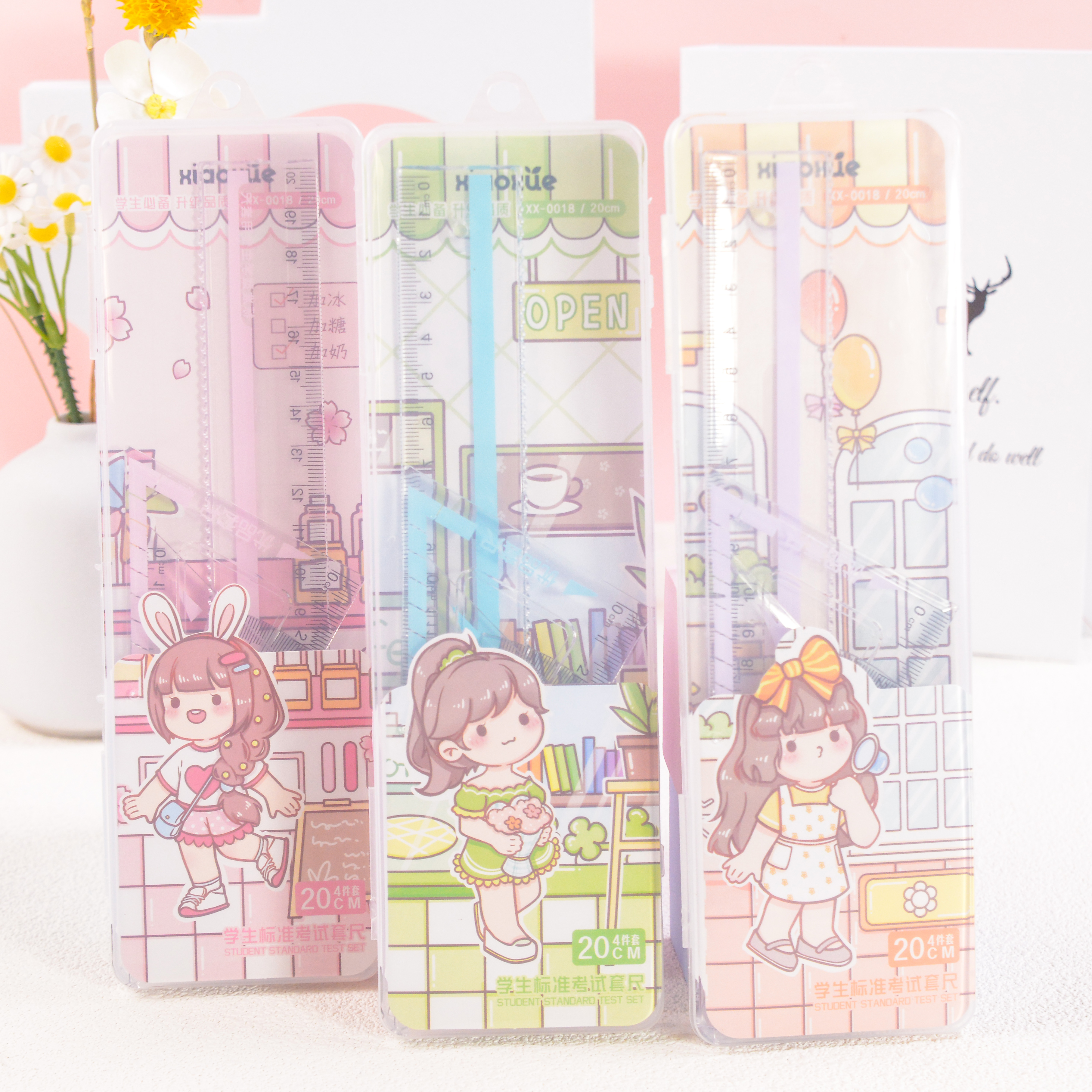 The "Mahua Jun" box set of four pieces is a creative and cute ruler set, an essential learning tool. It features a folding design with cartoon patterns, high transparency, clear printing, and is not prone to wear. The material is tough Specification image