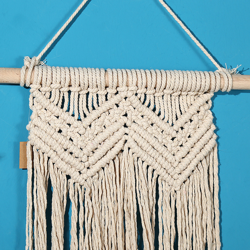 Cross-Border Simple Style Hand-Woven Tapestry Woven Double V Pattern Decorative Background Wall Living Room Bed Wall Blanket Wholesale Application Scenario