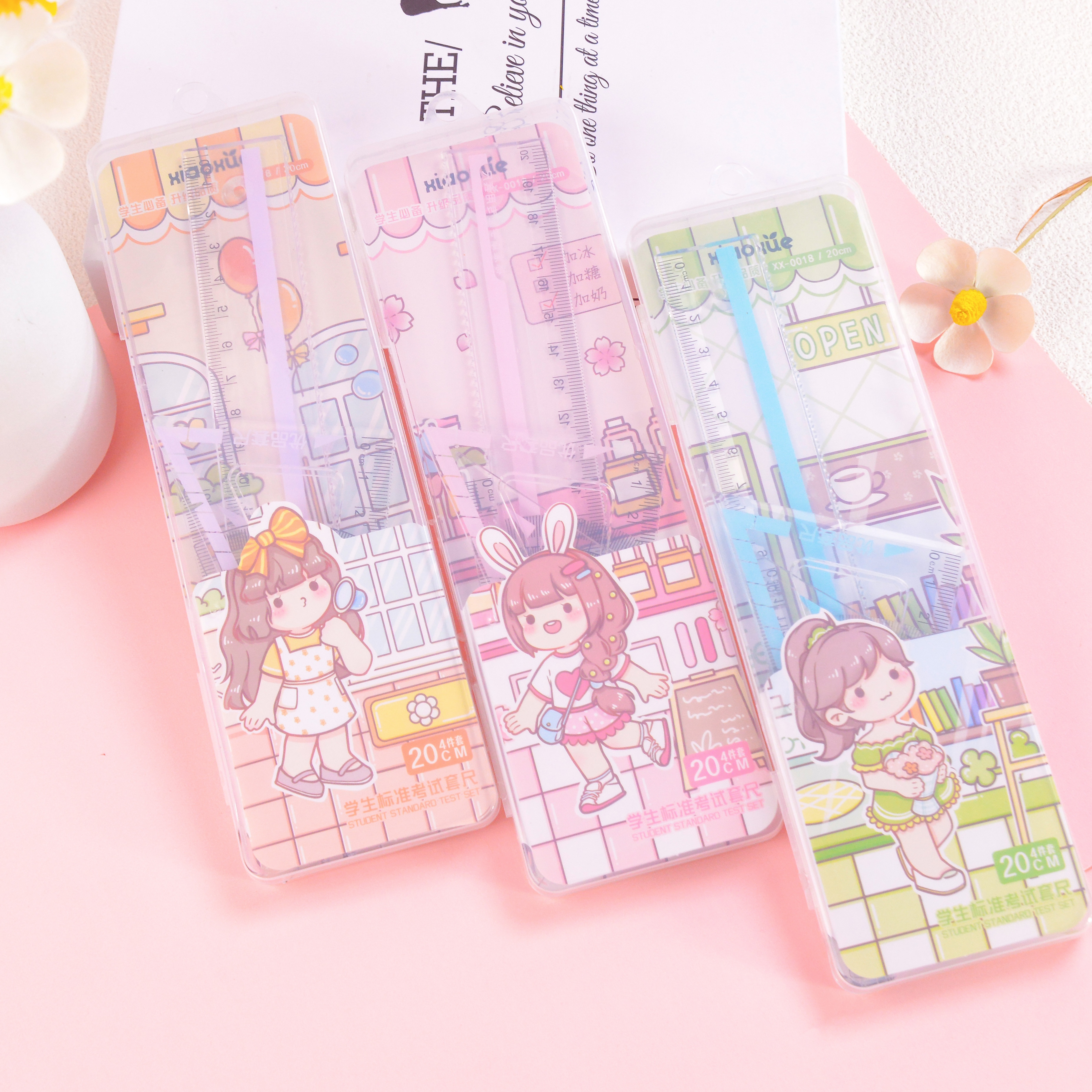 The "Mahua Jun" box set of four pieces is a creative and cute ruler set, an essential learning tool. It features a folding design with cartoon patterns, high transparency, clear printing, and is not prone to wear. The material is tough Application Scenario