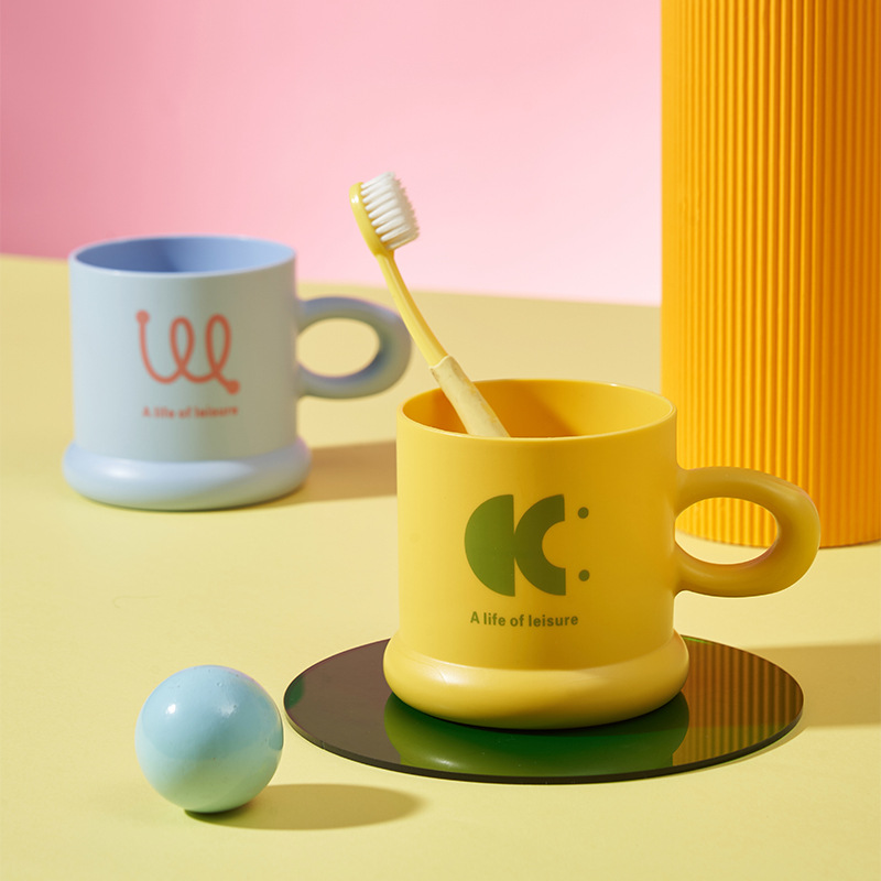 C26-0591-1 Simple Brushing Cup and mouthwash Cup for couples, a pair of Korean version cute tooth cups Application Scenario