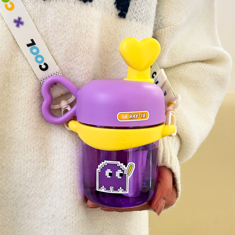 H185- Showerhead, heart-shaped plastic Cup, couple water cup, high appearance level, Straw water cup, diagon-span portable leak-proof cup, Water Cup, Children's Summer Cute Cup, Plastic Cup Application Scenario