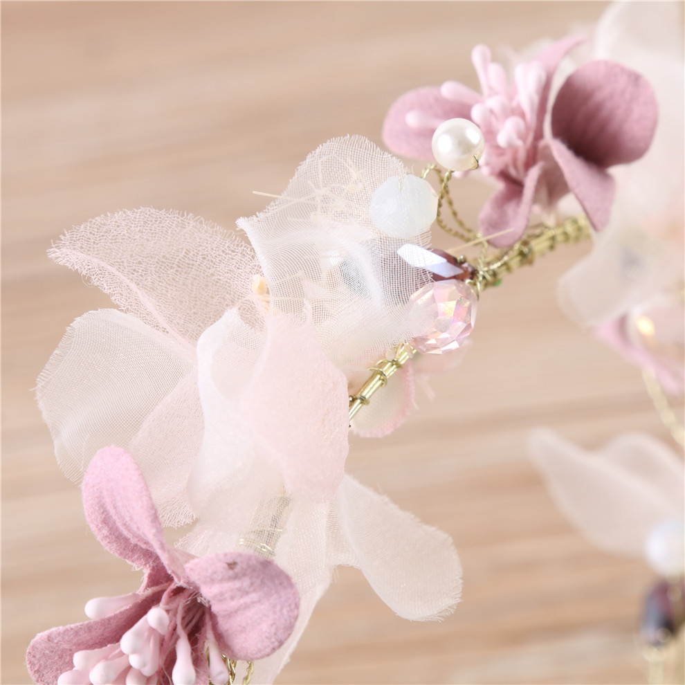 The new Jialan brand from the factory features a fresh little Daisy wreath, a simple Korean princess sweet hairband, a forest girl style travel photo prop, and a crystal wreath Item Picture
