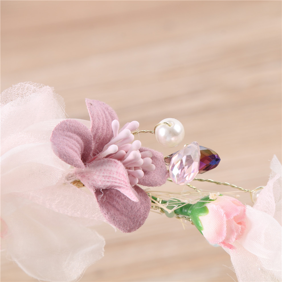 The new Jialan brand from the factory features a fresh little Daisy wreath, a simple Korean princess sweet hairband, a forest girl style travel photo prop, and a crystal wreath Application Scenario