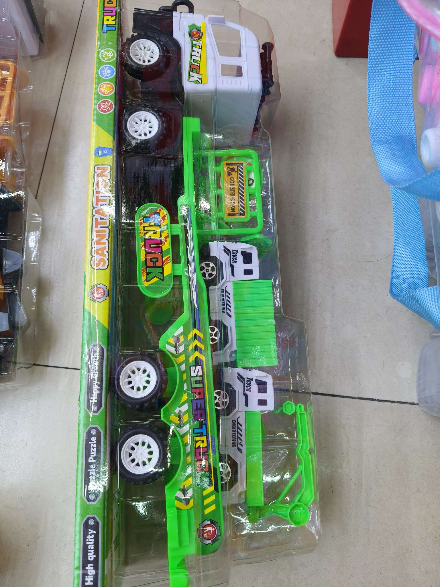 新款玩具车模型，吸塑盒装，造型优美，做工精良。7.9元/个，60个/箱。7款不混装。汽车模型工程车新款车产品图