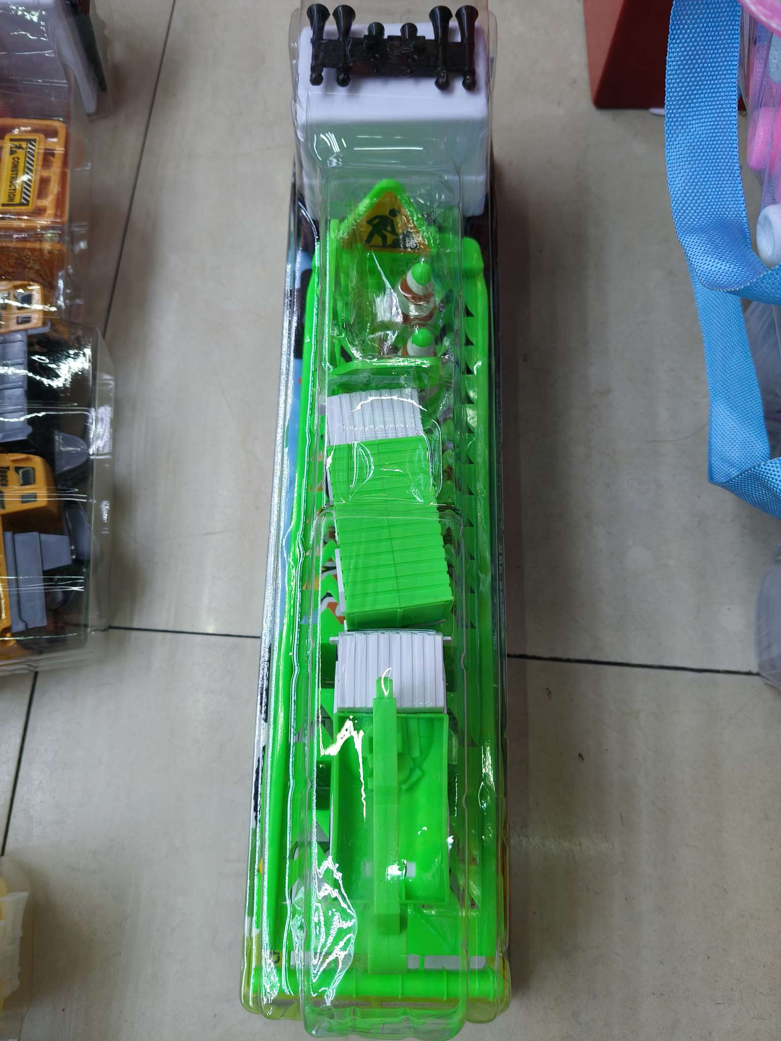 新款玩具车模型，吸塑盒装，造型优美，做工精良。7.9元/个，60个/箱。7款不混装。汽车模型工程车新款车详情图3