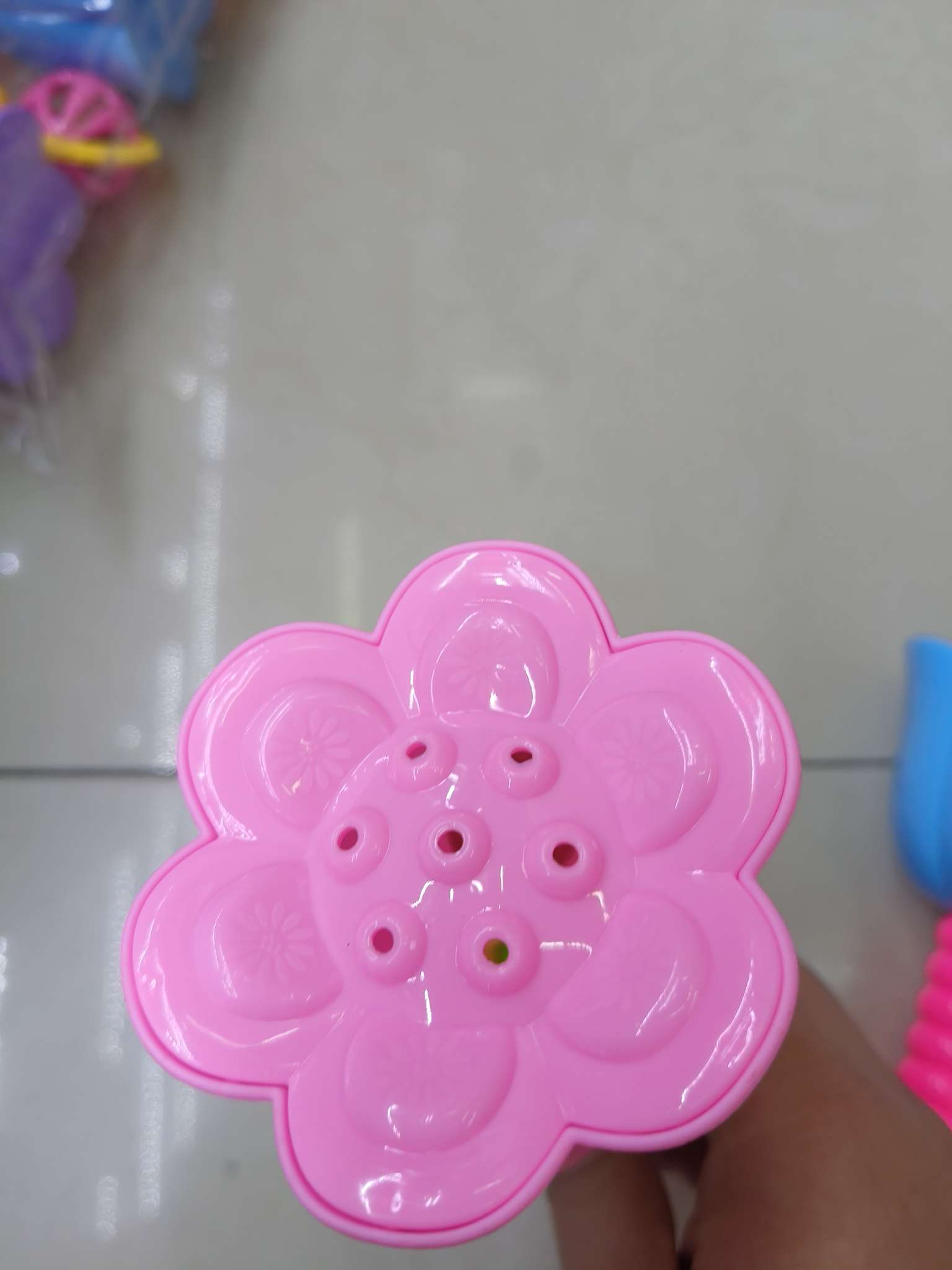 新款莲花摇铃，款式新颖，质量精良，儿童的快乐玩伴。6只/包，108包/箱。opp袋装。婴儿玩具摇铃铃铛宝宝玩具细节图