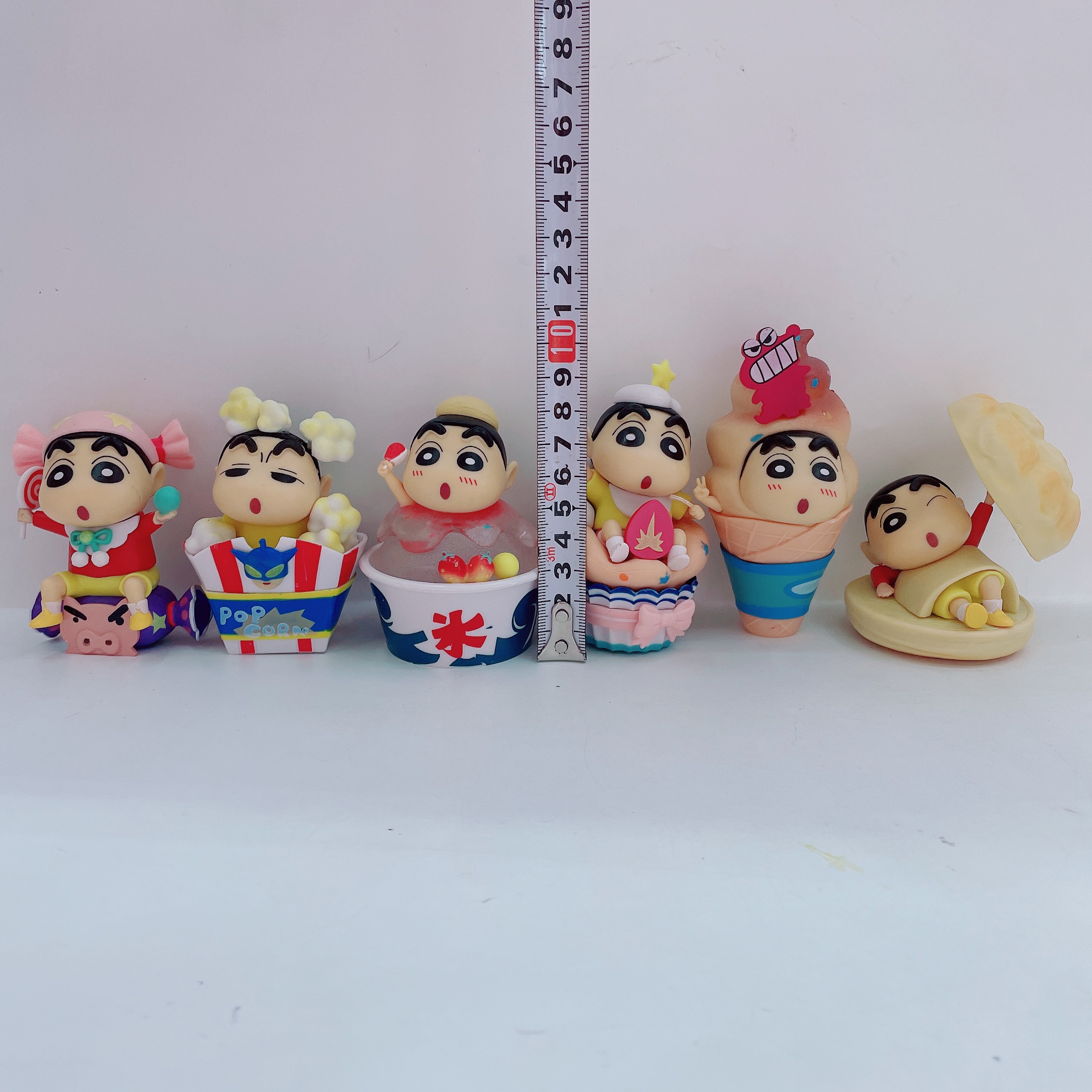 ستة من صغار الدمى الصغيرة لديهم تعابير كلاسيكية Item Picture