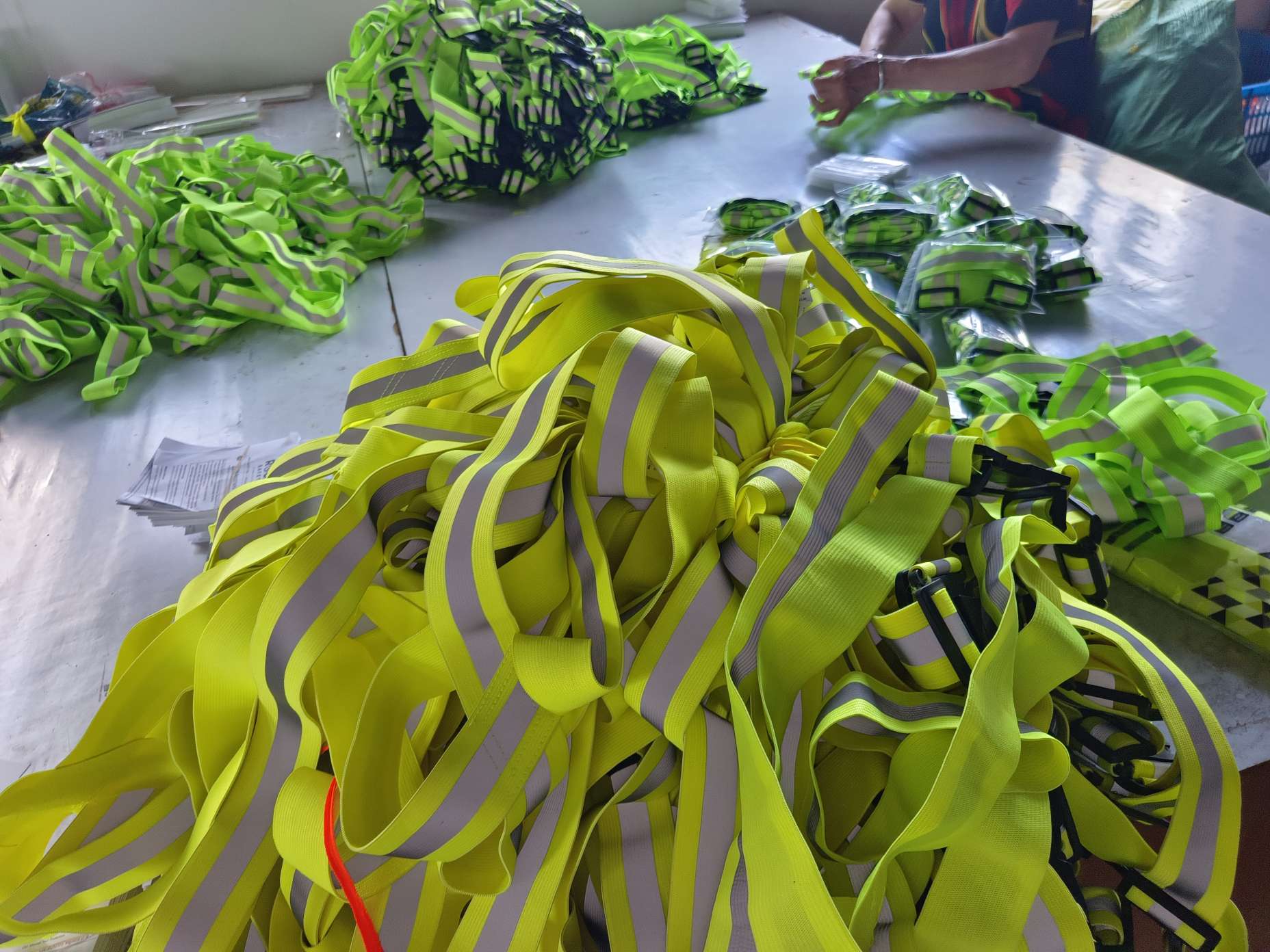 交通安全设施专用 高反光材料制造 安全防护反光衣 提升夜间行车安全反光马甲详情图4