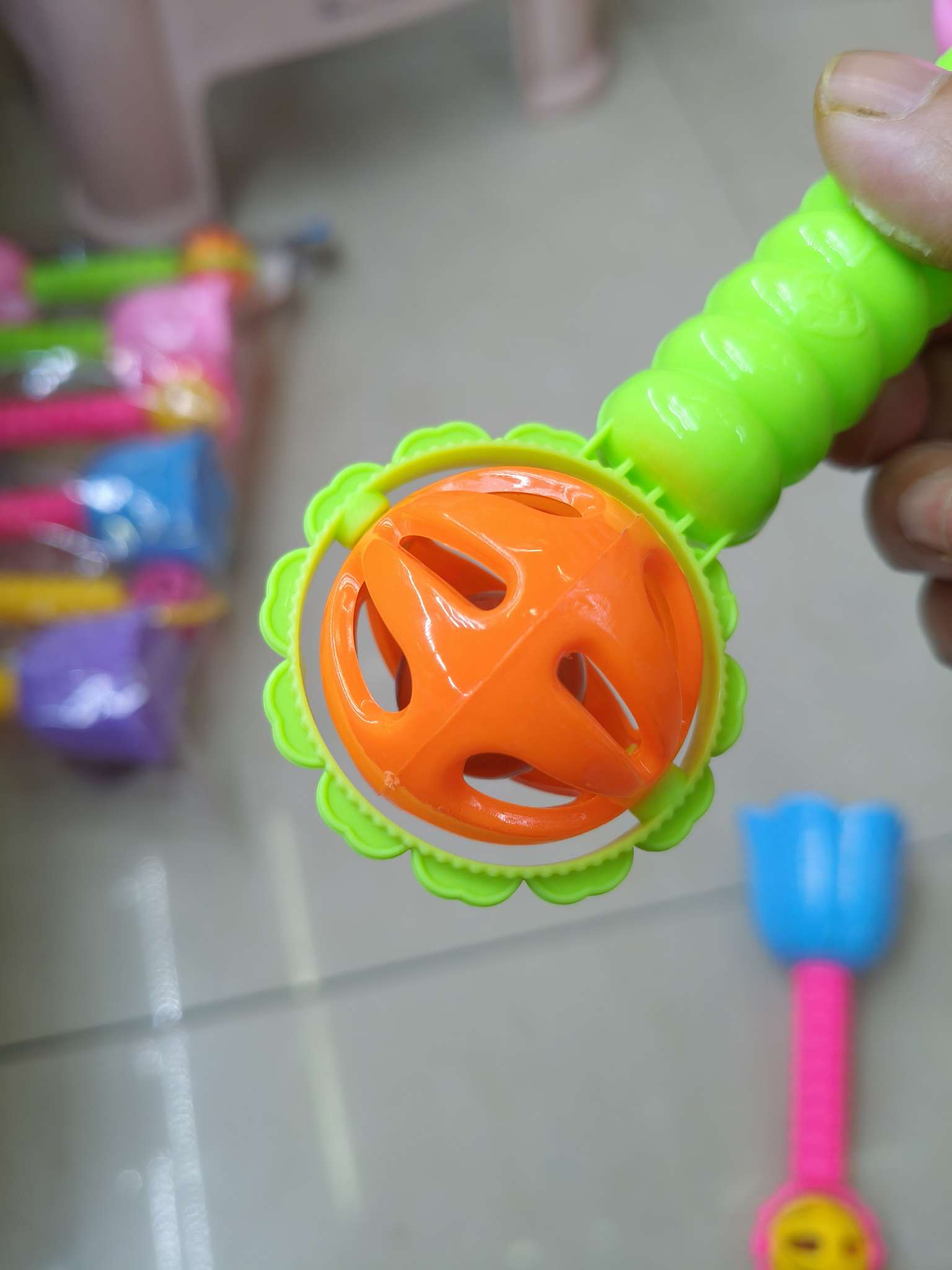 新款莲花摇铃，款式新颖，质量精良，儿童的快乐玩伴。6只/包，108包/箱。opp袋装。婴儿玩具摇铃铃铛宝宝玩具详情图4