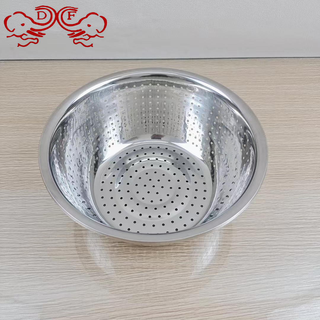 DF68818 rusty steel basin, rice-washing basin, rice-washing sieve, kitchen draining basin, vegetable washing basin, fruit basket, small hole leaky basin, DF TRADINGHOUSE Application Scenario