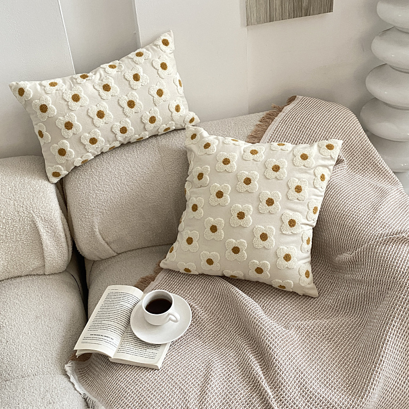 Cream wind Nordic elegant white small Daisy pillow, pillow case