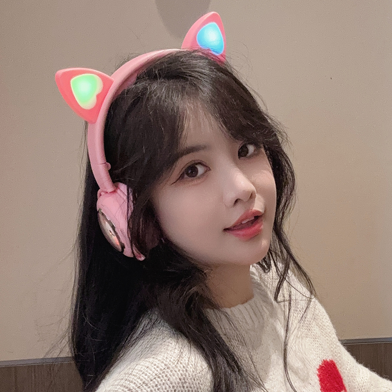 AIDJ's new Bluetooth headphones, wireless over-ear headsets, seven-color glowing cat ears, rabbit ears, student Cosplay games, sports heavy bass, physical noise-cancelling headphones are selling well on Amazon cross-border Application Scenario