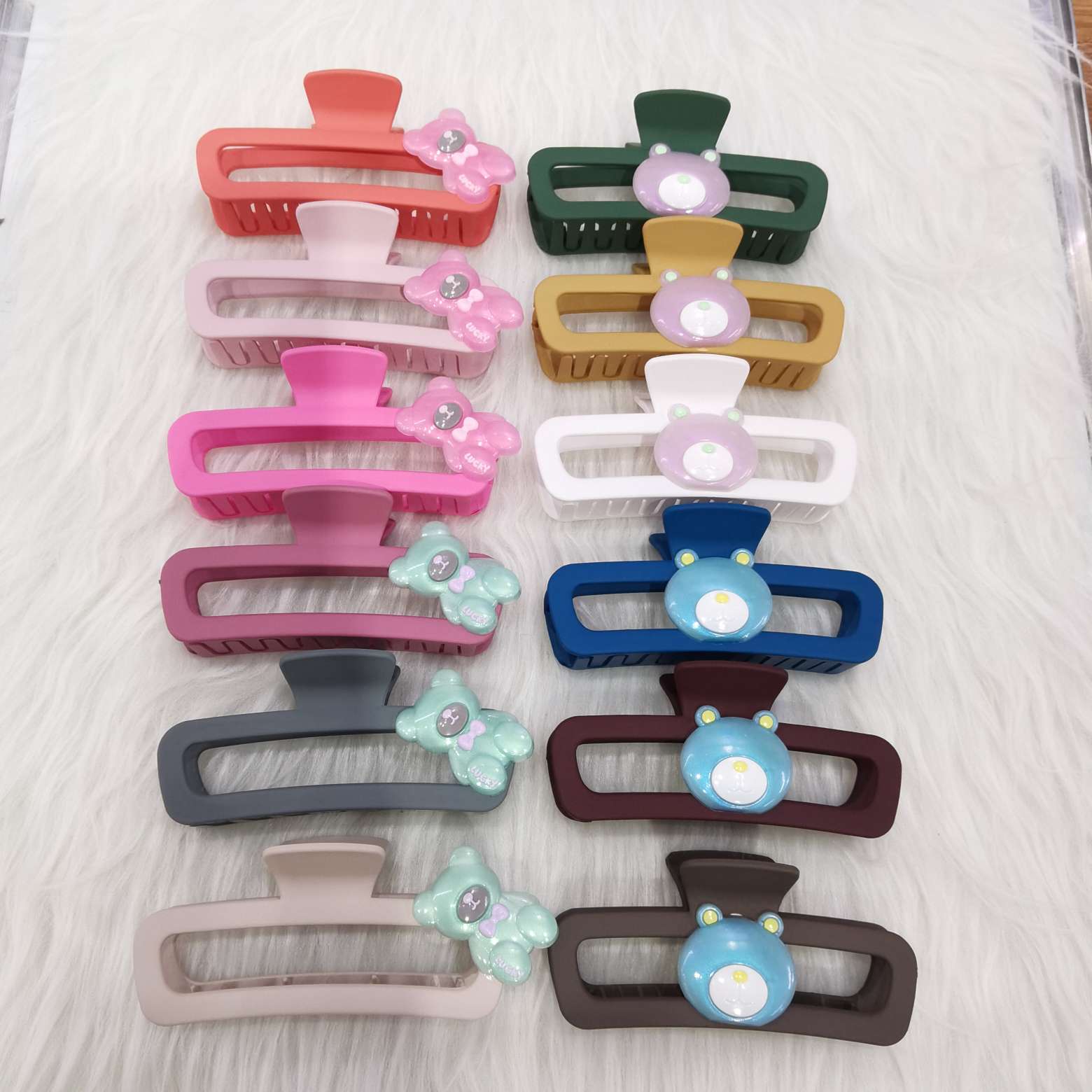 A popular Korean-style rubber 12-color cartoon resin accessory, hairpin and plastic gripper detail image 5