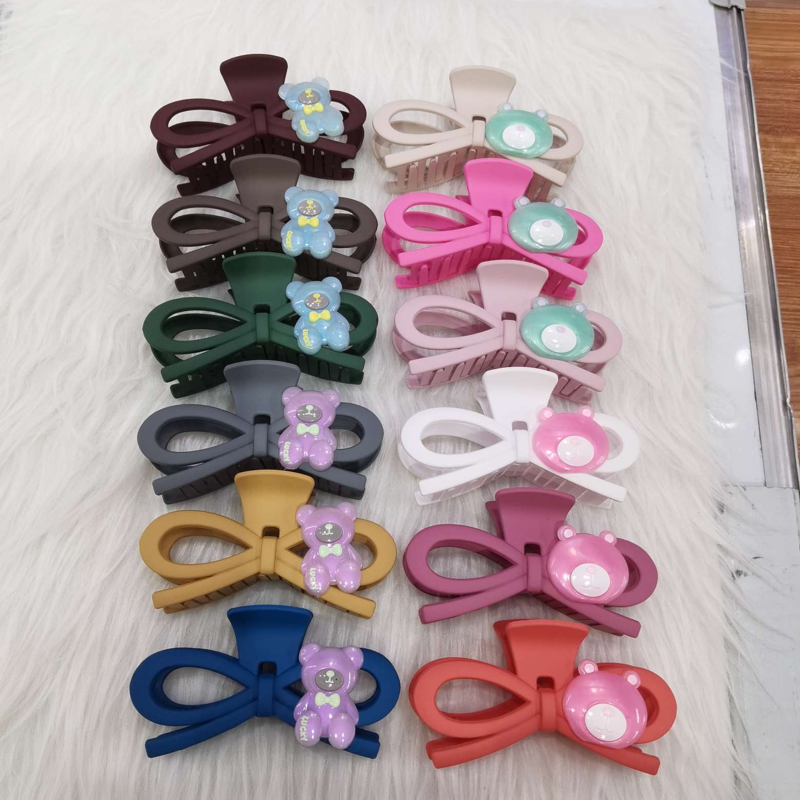 A popular Korean-style rubber 12-color cartoon resin accessory, hairpin and plastic gripper detail image 3