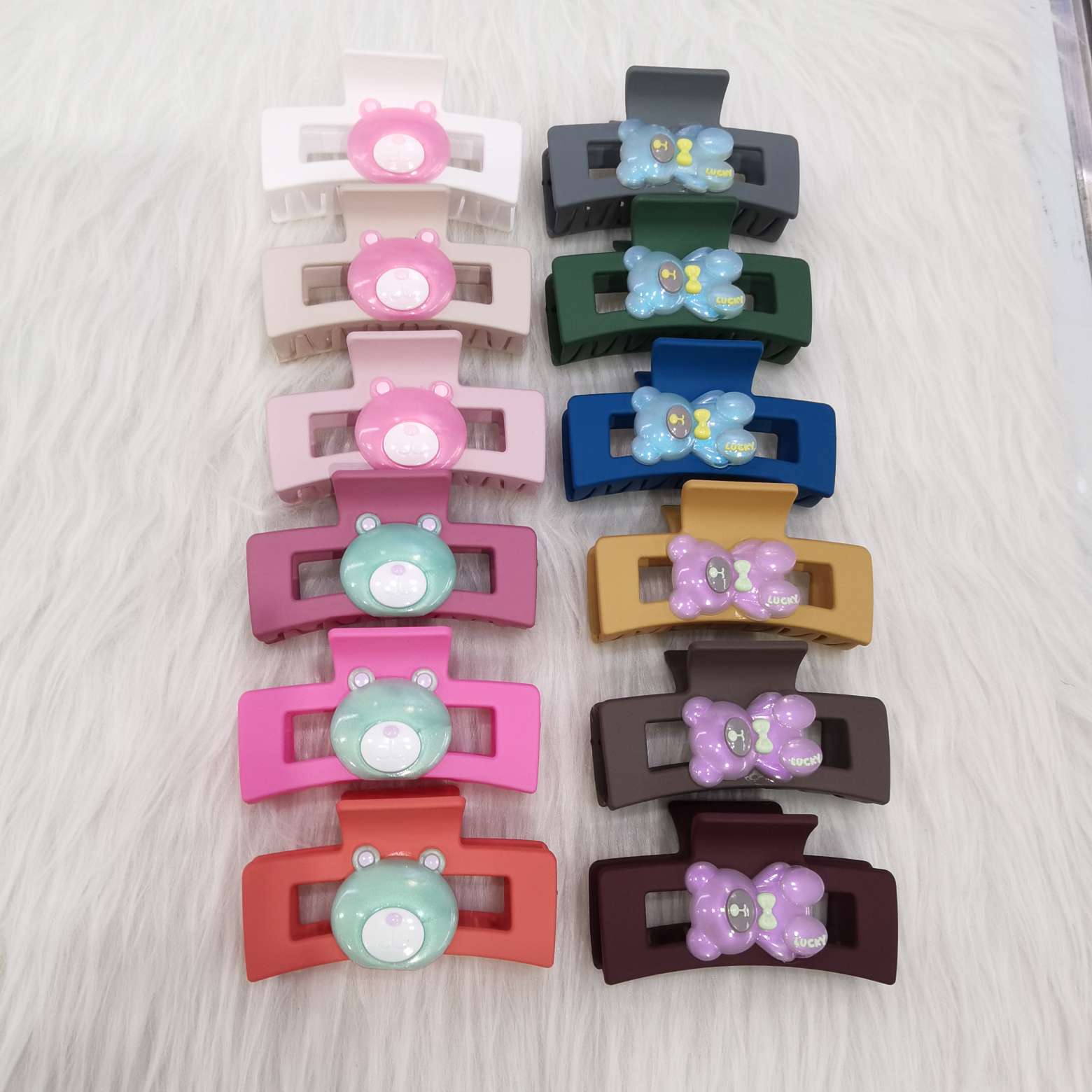 A popular Korean-style rubber 12-color cartoon resin accessory, hairpin and plastic gripper details Picture