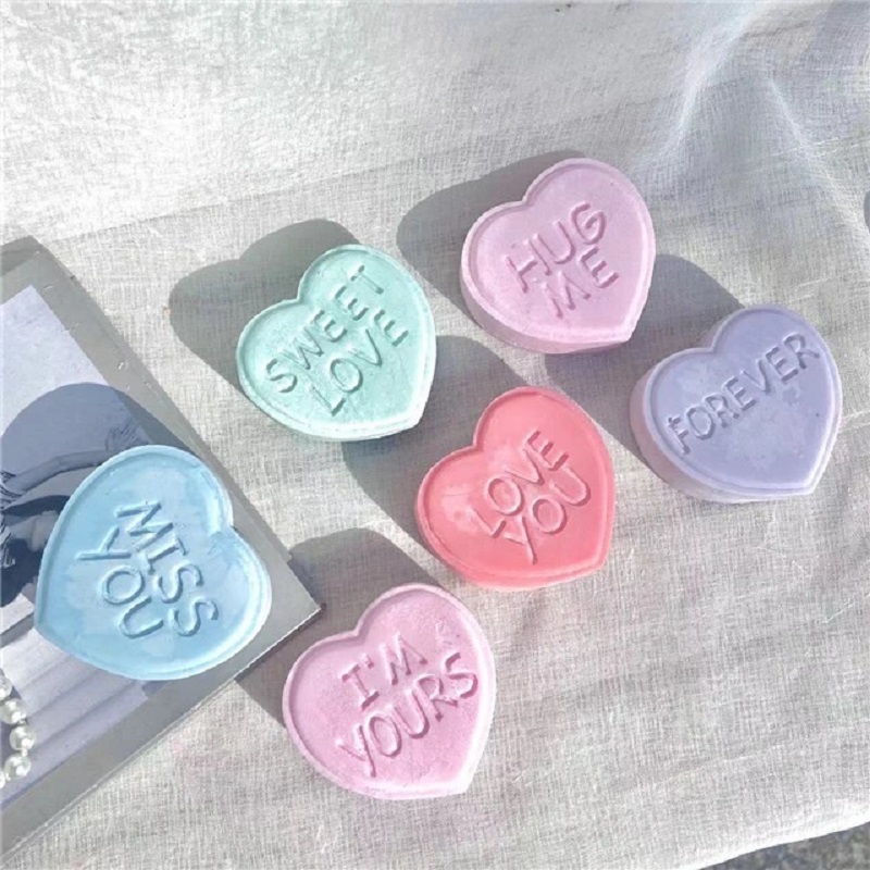 Heart-shaped letter scented soybean candles, wedding banquet souvenirs, Valentine's Day, Mother's Day gifts, shaped ornaments, birthday candles, scented candles, scented candles, scented candles, scented candles, scented candles, scented candles, scented candles, scented candles, scented candles Application Scenario