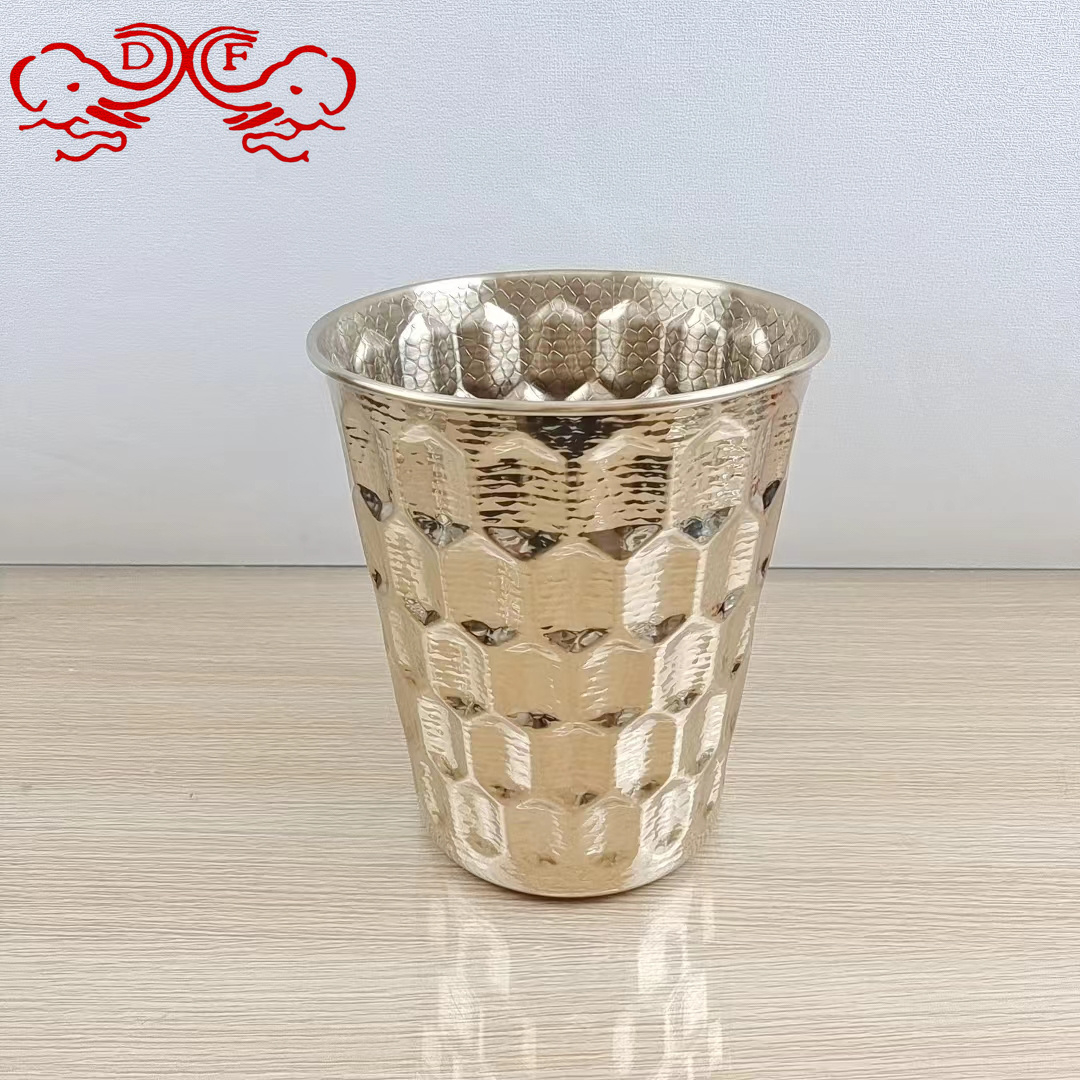 DF68050 دلو من الفولاذ غير القابل للصدأ، دلو من النبيذ الأحمر، دلو من الماس، دلو الثلج DF Tradinghouse في حانة فندق CTV في الكافتيريا