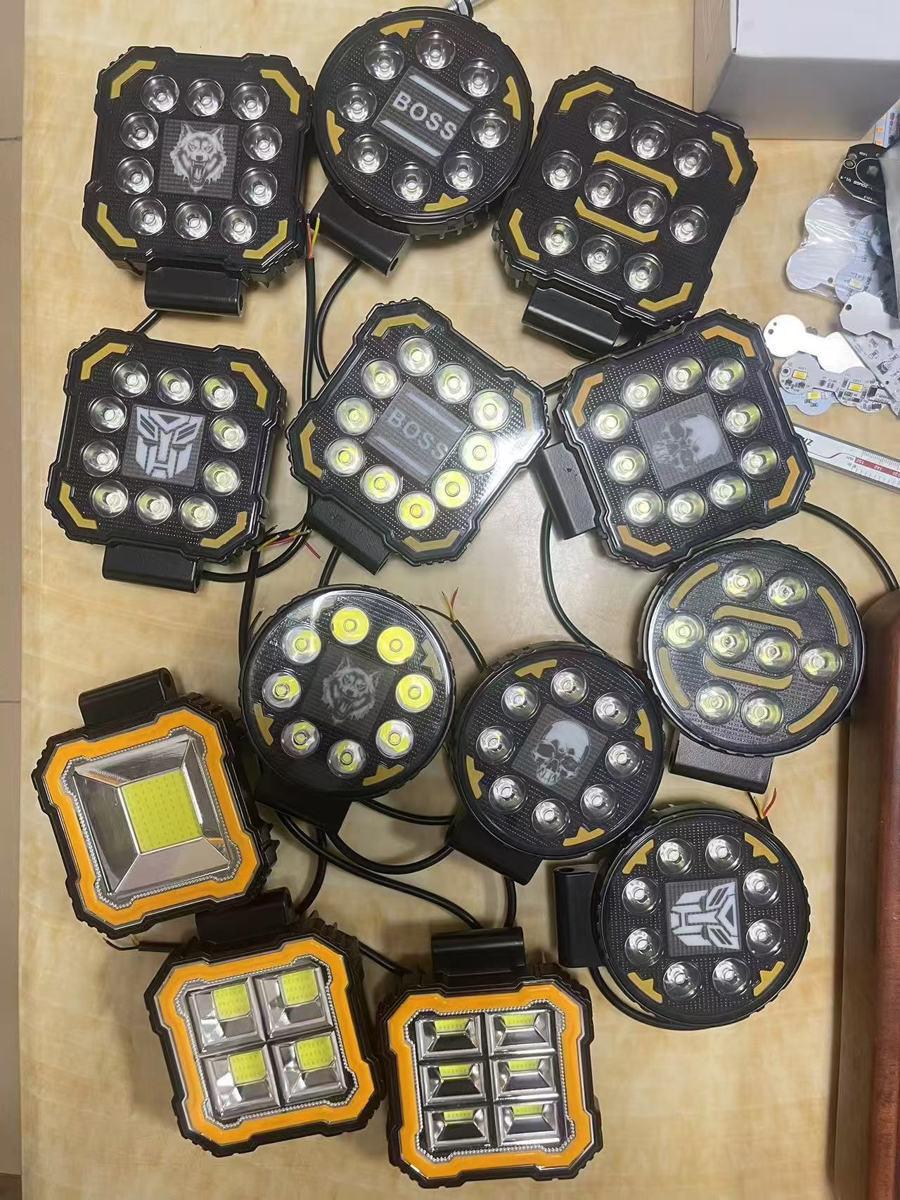 Automotive LED spotlights, work lights, dual-color spotlights, flashing lights, 4-inch round lights, square lights full figure