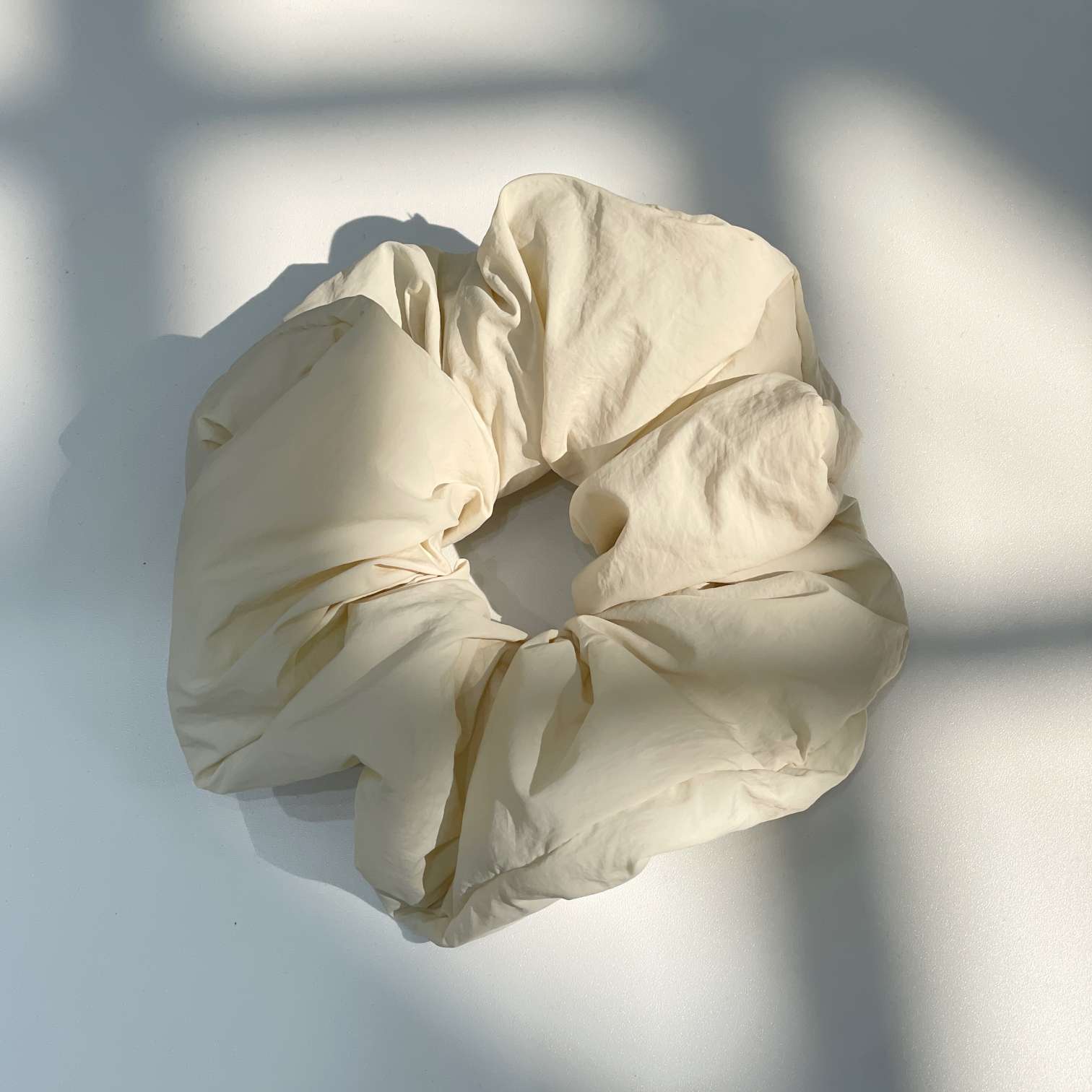 Korean high-end style, fluffy cloud-shaped large intestine hair band headwear, high-end accessories, hair accessories and other hair accessories show your temperament Specification image