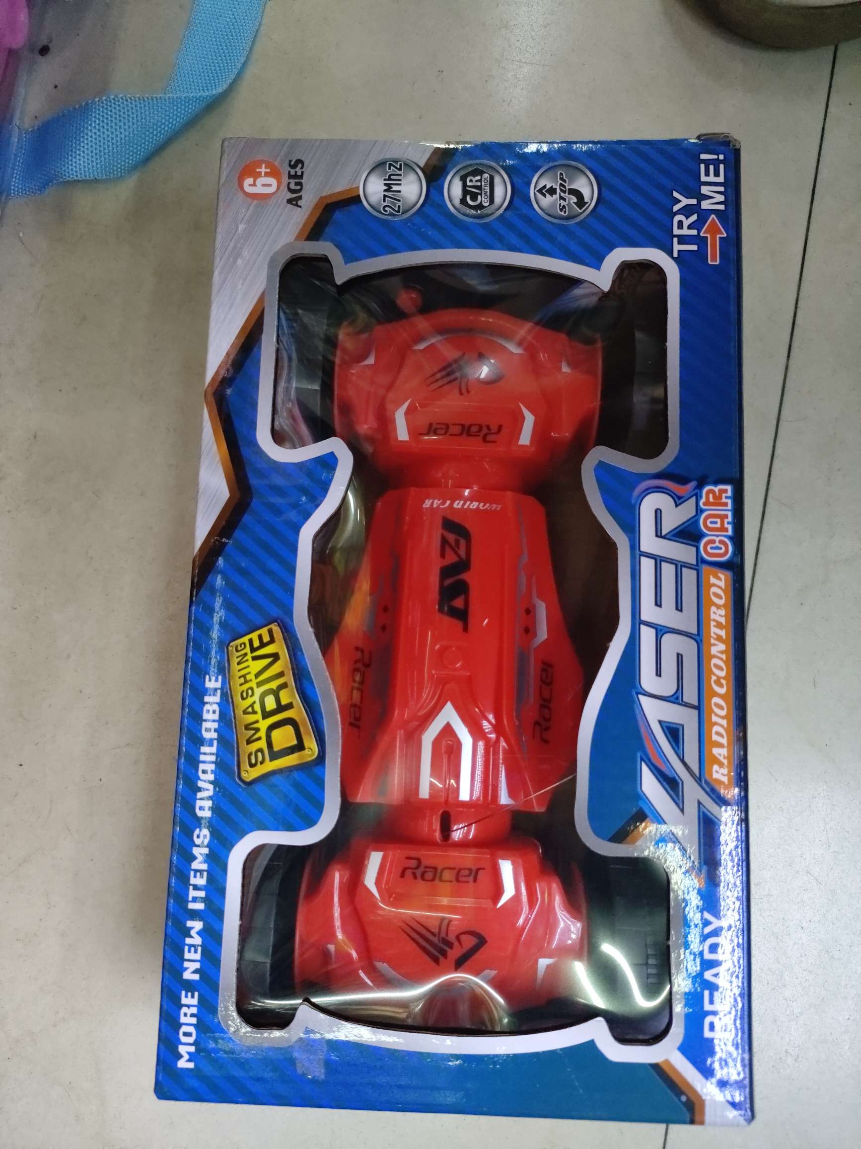 二通遥控扭变车，开窗盒包装 ，8.5元/个，108个/箱。汽车模型新款热销，欢迎新老顾客光临选购。