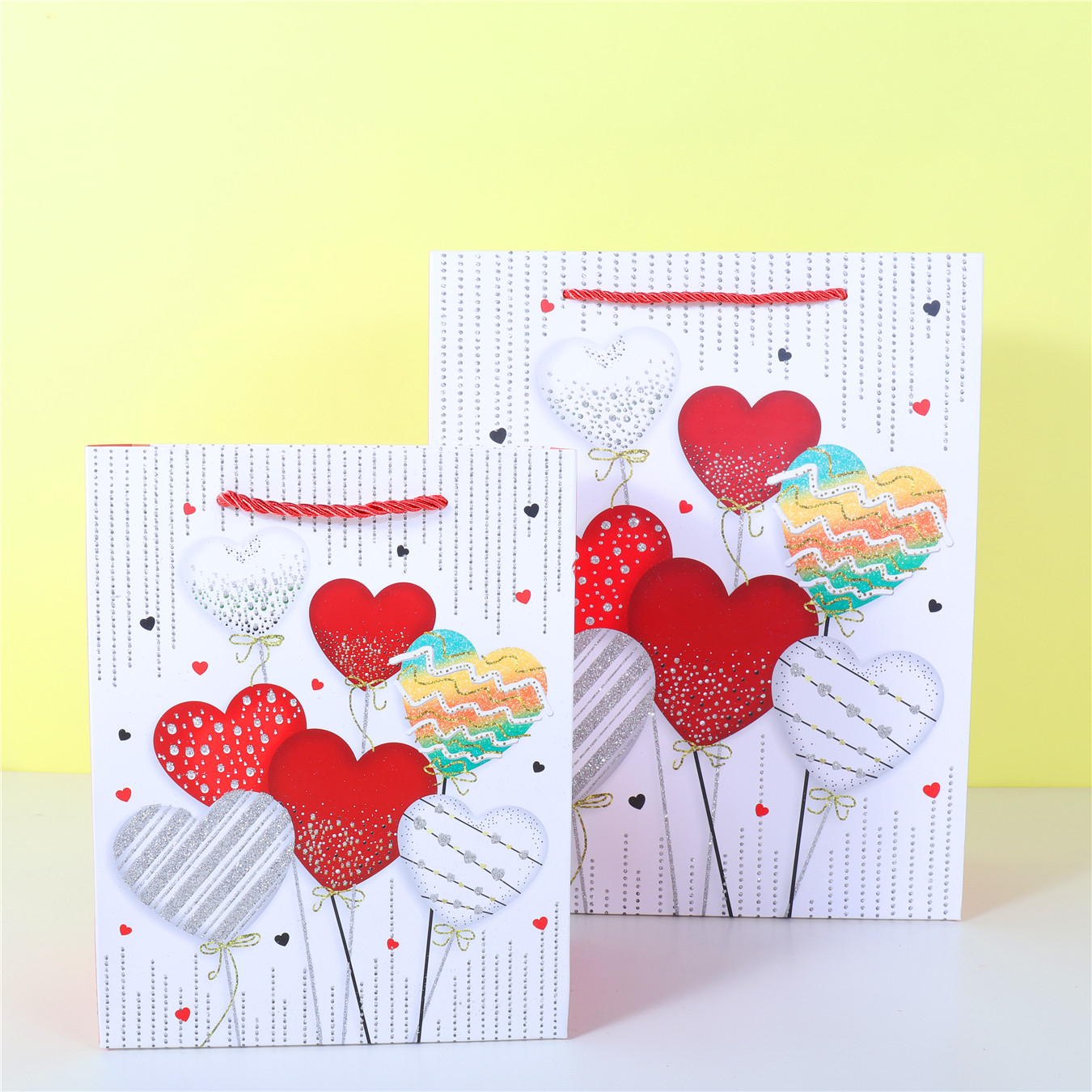 520情人节撒粉手提礼物袋子浪漫爱心气球礼品袋现货批发烫金纸质购物袋子