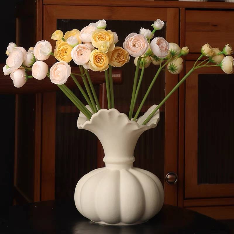 French vintage ceramic vases, creative flower arrangements for the living room, ins style decoration, high-end feel, niche dried flower arrangement ornaments, vases, ceramic vases, vase decorations, dried flower arrangements, vase ornaments, simple vases, porcelain vases Specification image