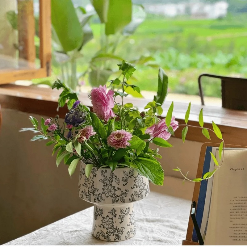 Blue and white porcelain pattern Phalaenopsis ceramic flowerpot, Chinese-style interior decoration, retro porcelain, universal basin for green plants and flowers, vase ornament, vase decoration, ceramic vase, ceramic flowerpot, porcelain vase, simple vase, vase decoration Application Scenario