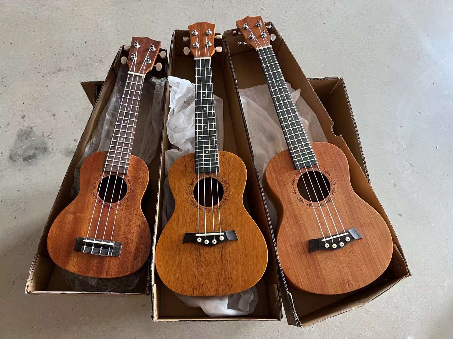 UKULELE 四弦小吉他吉他