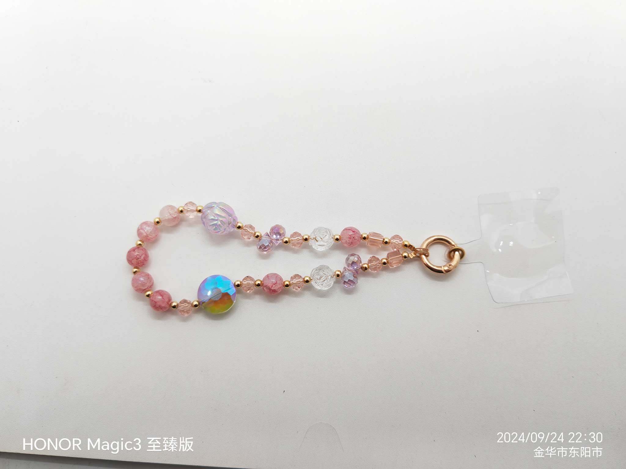 欧美流行玫瑰花手机链，清新脱俗，适合各年龄段爱美女生购买佩戴，送女闺蜜送朋友佳品。详情图4