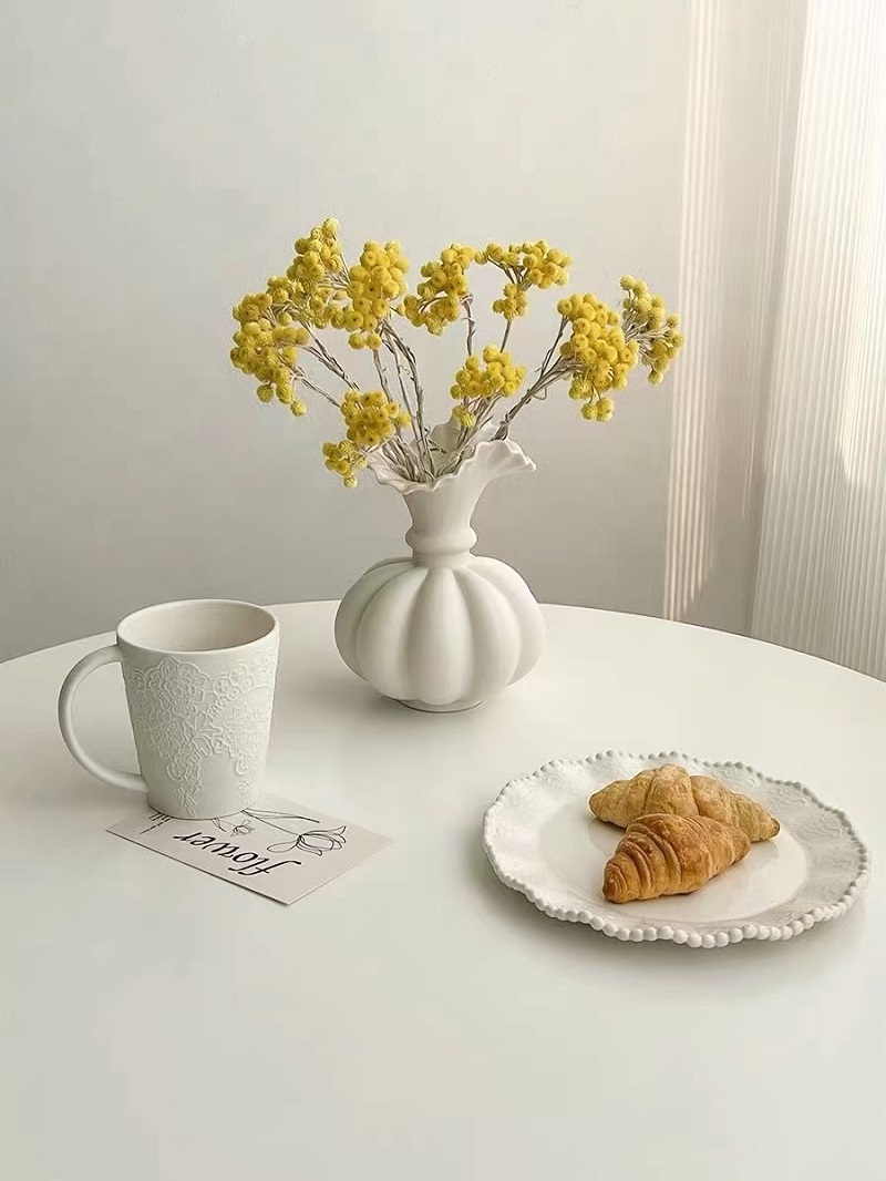 French vintage ceramic vases, creative flower arrangements for the living room, ins style decoration, high-end feel, niche dried flower arrangement ornaments, vases, ceramic vases, vase decorations, dried flower arrangements, vase ornaments, simple vases, porcelain vases pic 9