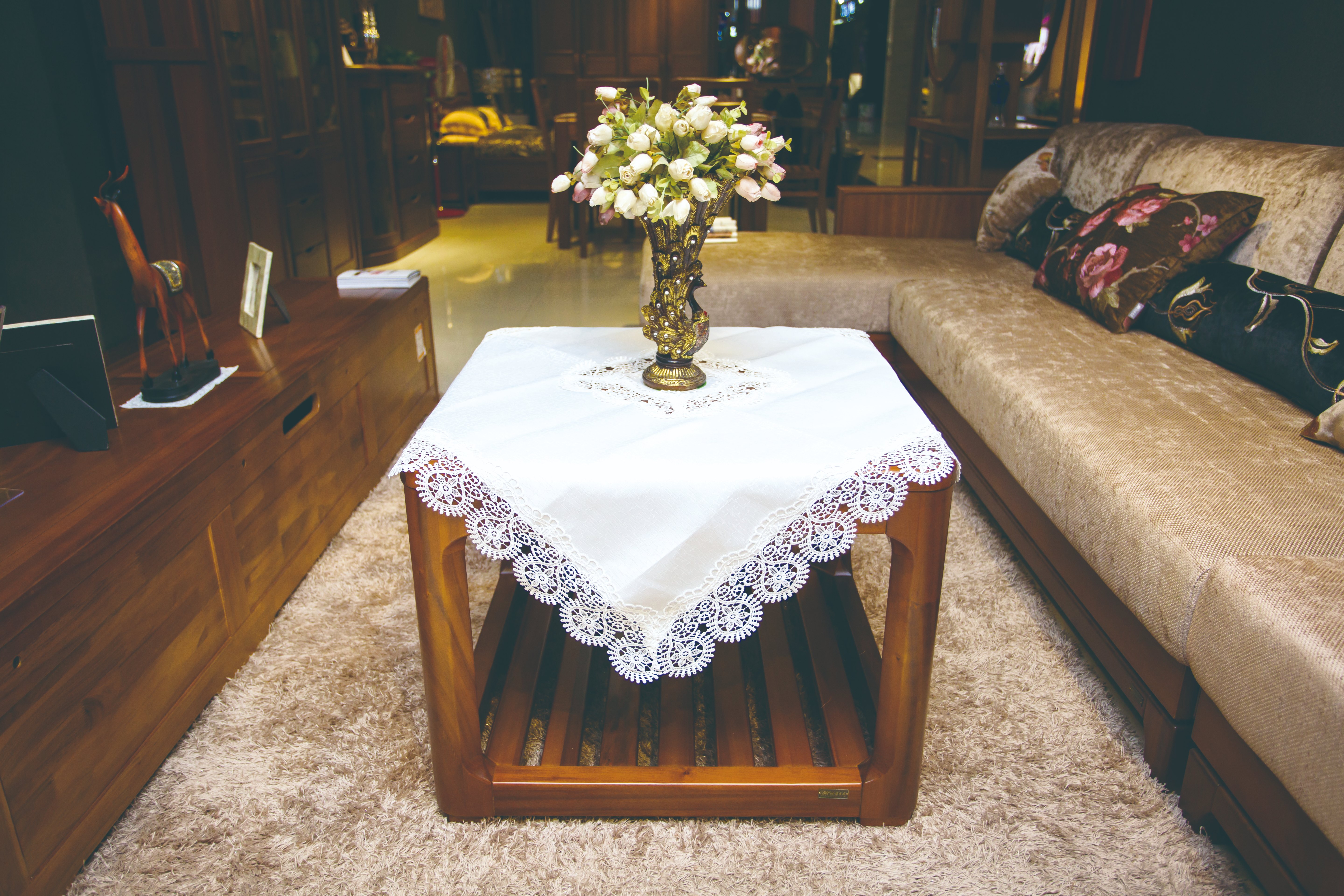 Lace patchwork tablecloth Specification image