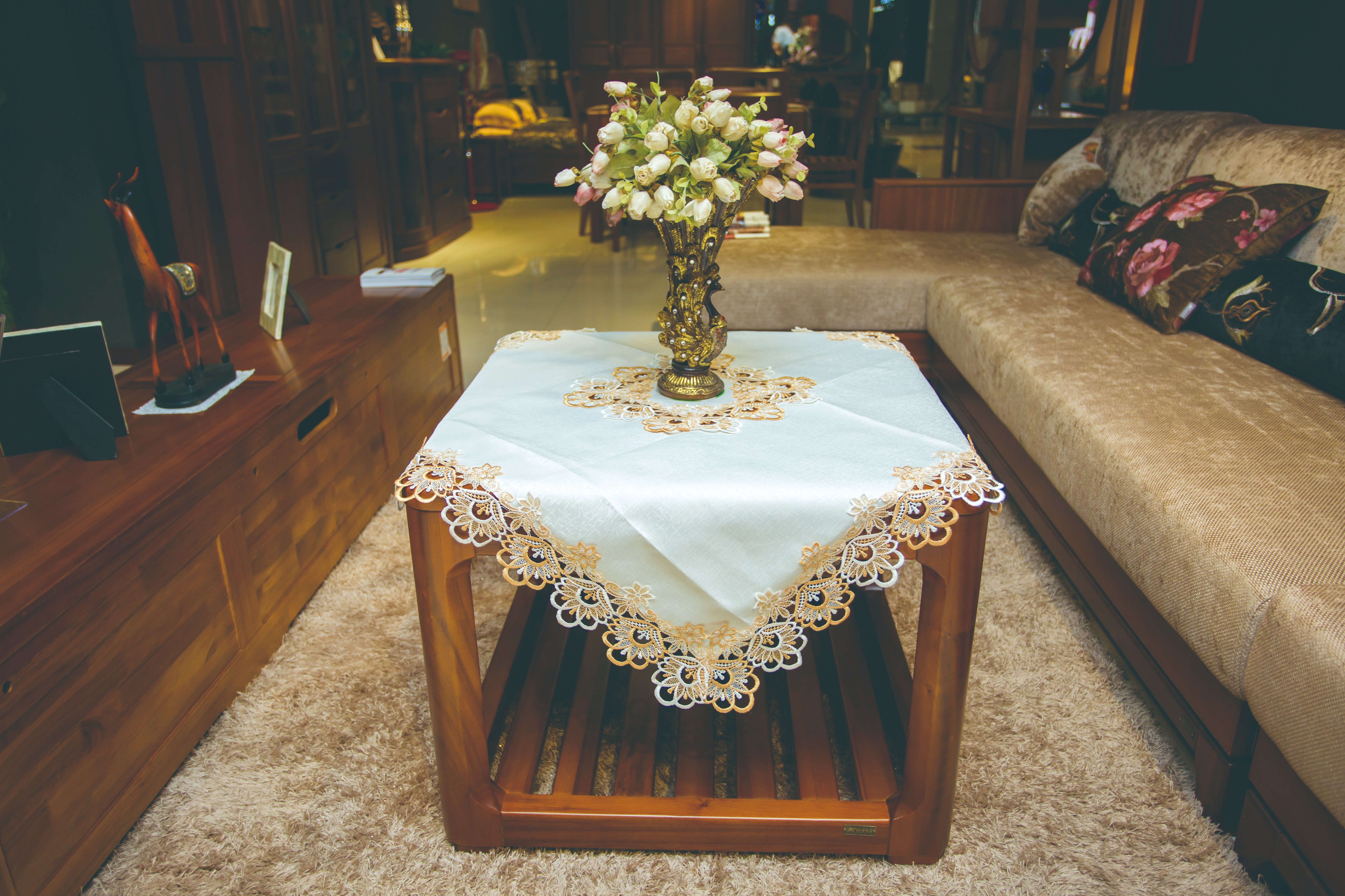 Lace patchwork tablecloth details Picture