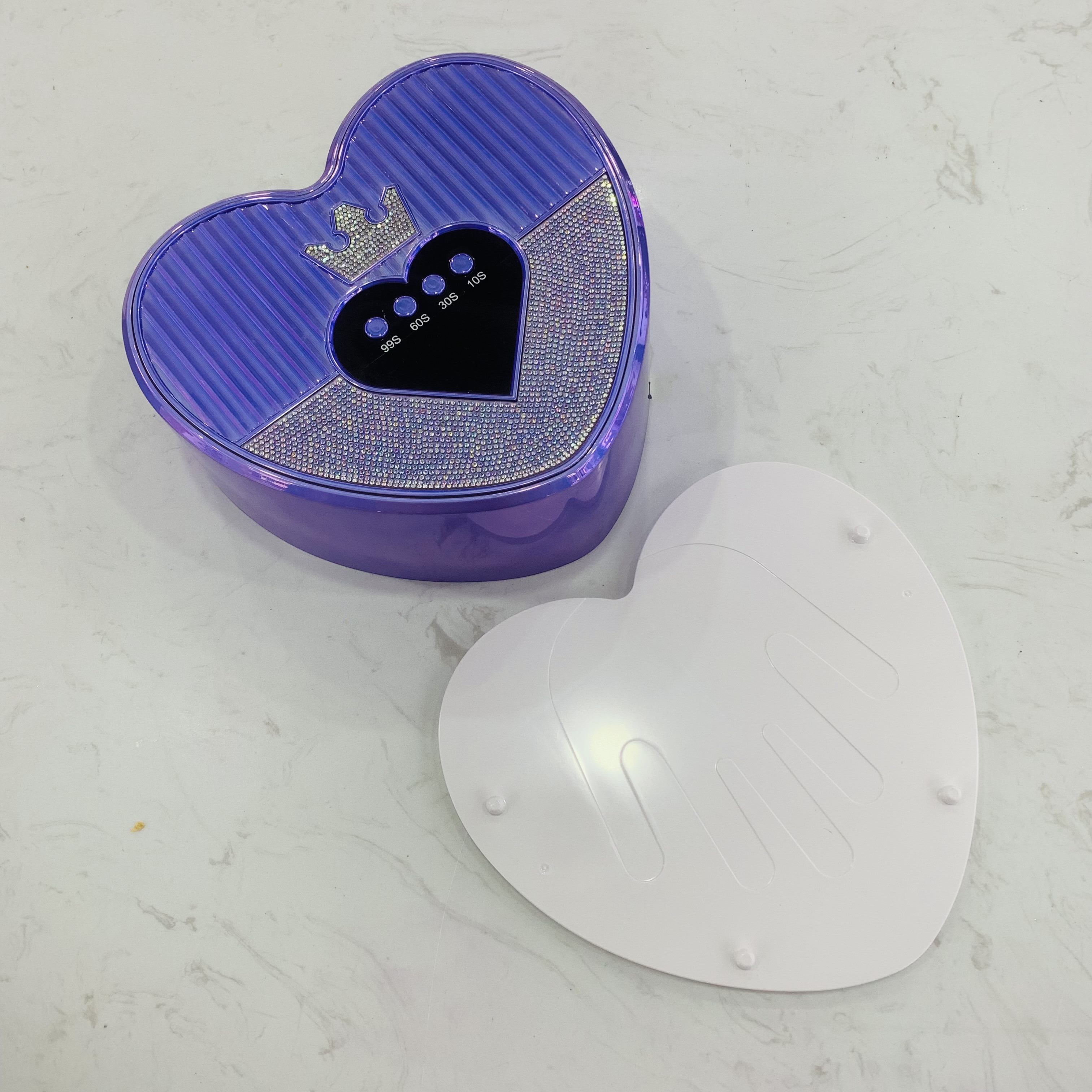 The new 288W high-power heart-shaped nail polish lamp features an intelligent sensor with 45 lamp beads and 4 timer Settings. The nail polish glue dries quickly without blackening your hands Application Scenario