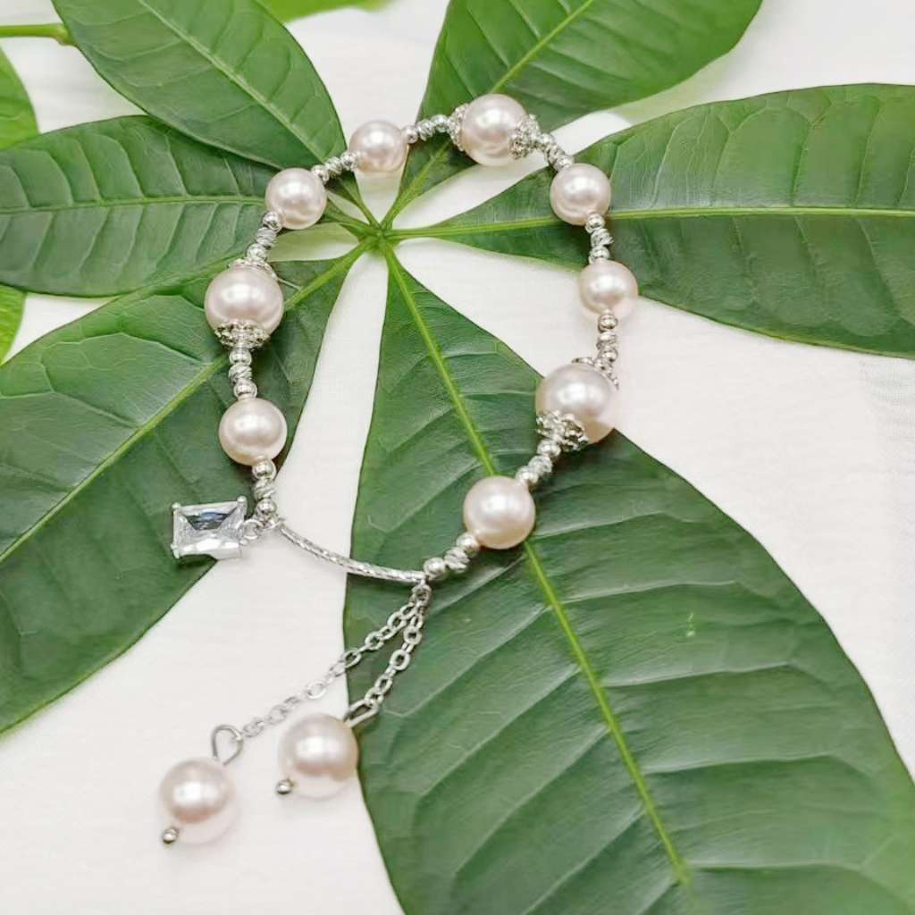 The Shijia pearl copper Bead Square Zircon bracelet features a high-end, mass-market, and light luxury design. It is a popular online hit with copper tube tassel ornaments detail image 5
