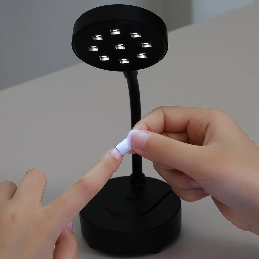 New 12W battery nail sticker lamp, nail desk lamp, nail phototherapy lamp, portable phototherapy lamp, specifically designed for nail stickers Application Scenario