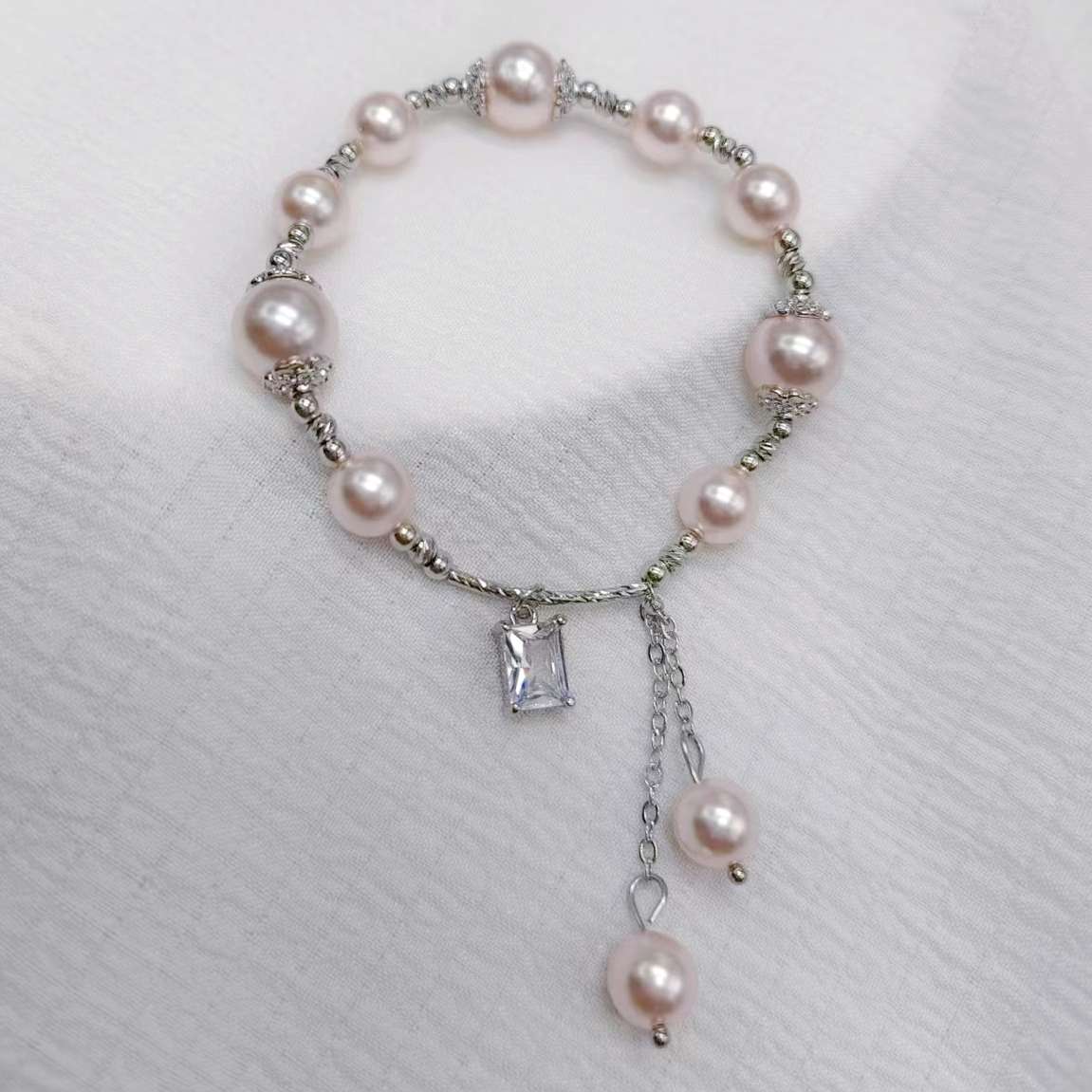 The Shijia pearl copper Bead Square Zircon bracelet features a high-end, mass-market, and light luxury design. It is a popular online hit with copper tube tassel ornaments detail image 8