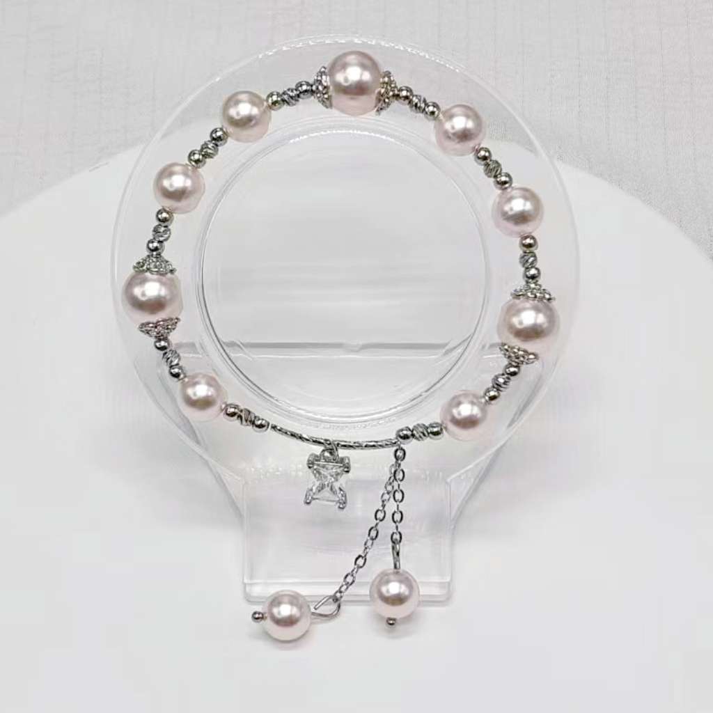 The Shijia pearl copper Bead Square Zircon bracelet features a high-end, mass-market, and light luxury design. It is a popular online hit with copper tube tassel ornaments Item Picture