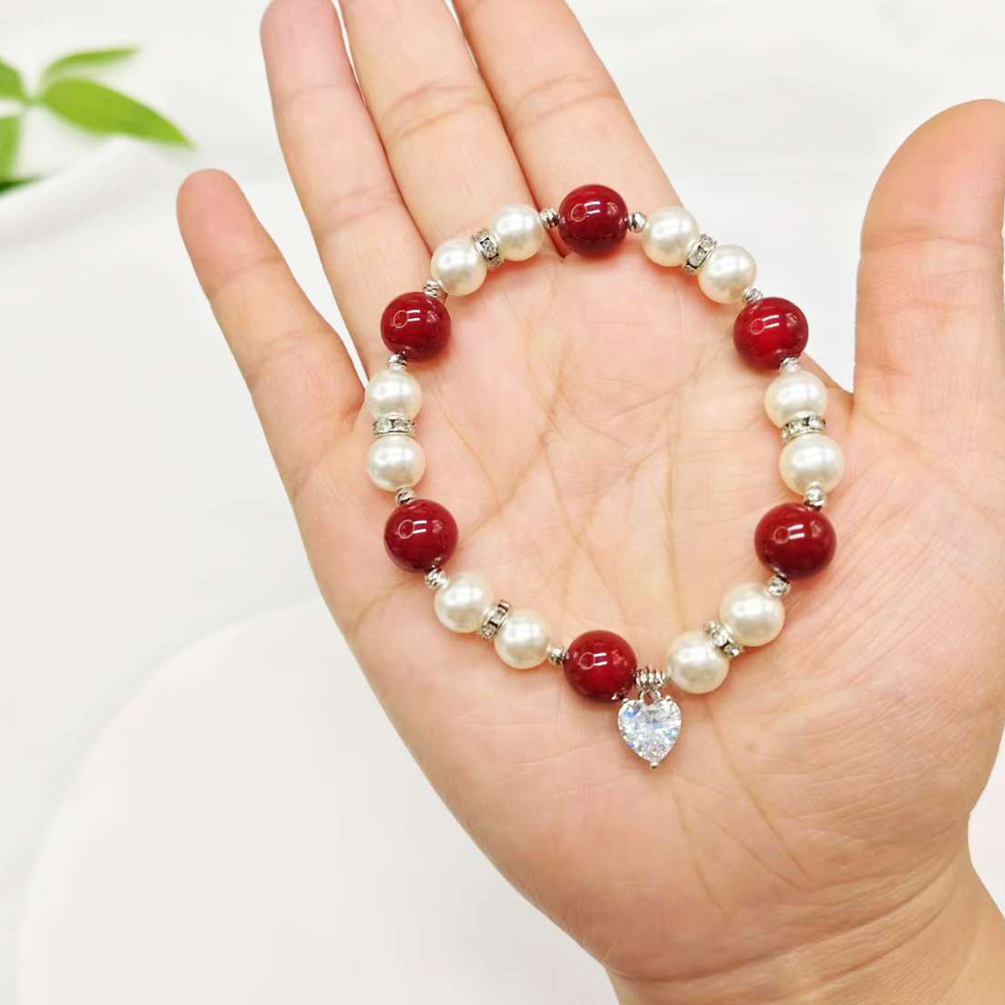Shi Family Pearl Zircon Heart Bracelet, Angora red and pearl color bracelet, popular light luxury design, high-end feel, high appearance level, high-quality accessory bracelet detail image 4