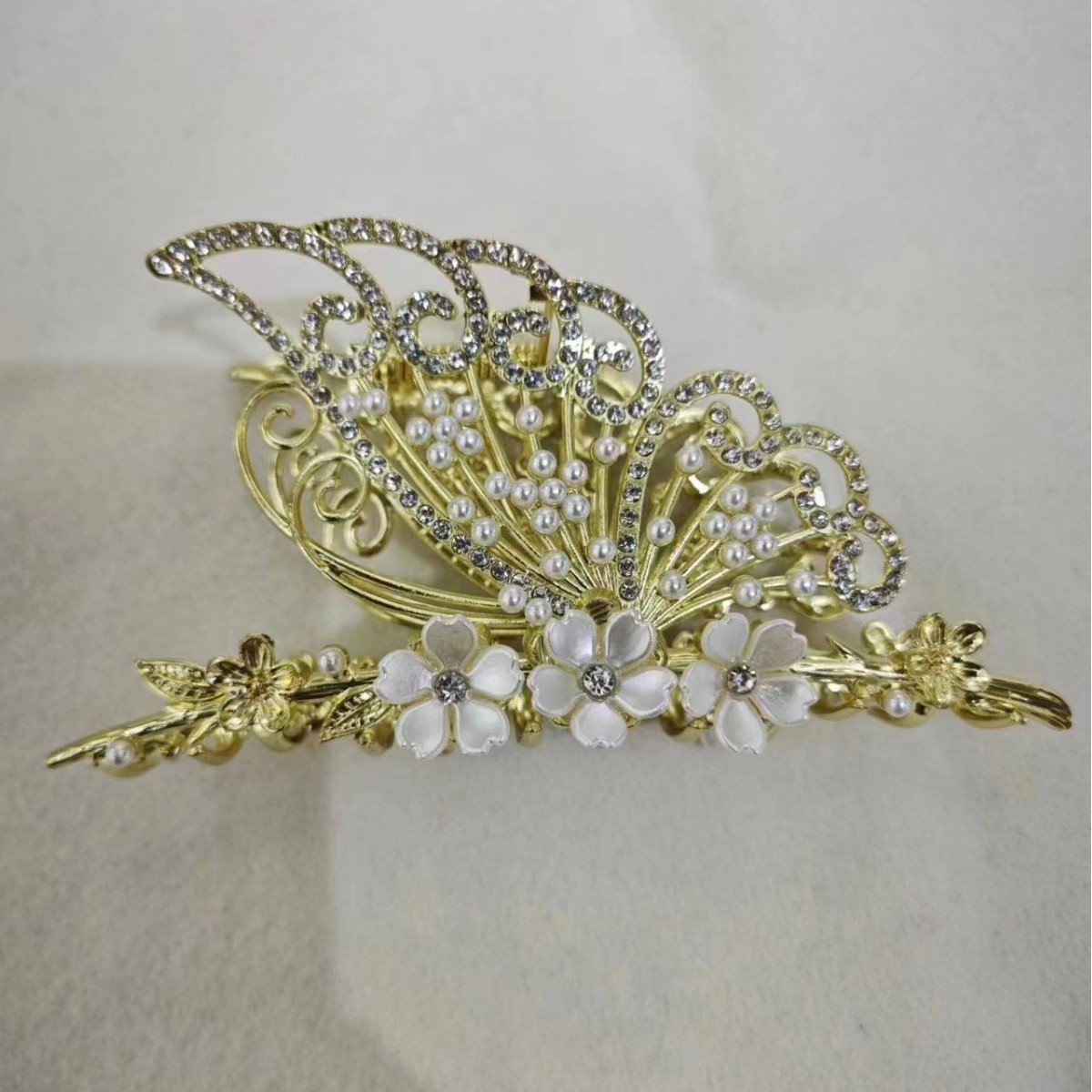 Ancient-style plum blossom hair clips, super fairy-like back hairpin clips, new internet-famous shark clip, high-end grab clip, New Year's hairpin for women Item Picture