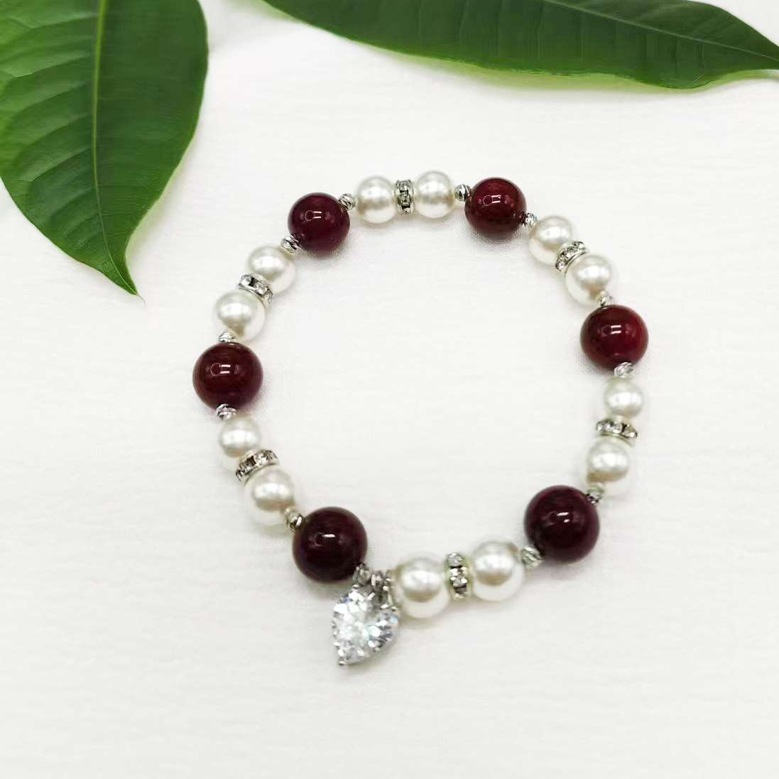 Shi Family Pearl Zircon Heart Bracelet, Angora red and pearl color bracelet, popular light luxury design, high-end feel, high appearance level, high-quality accessory bracelet Specification image