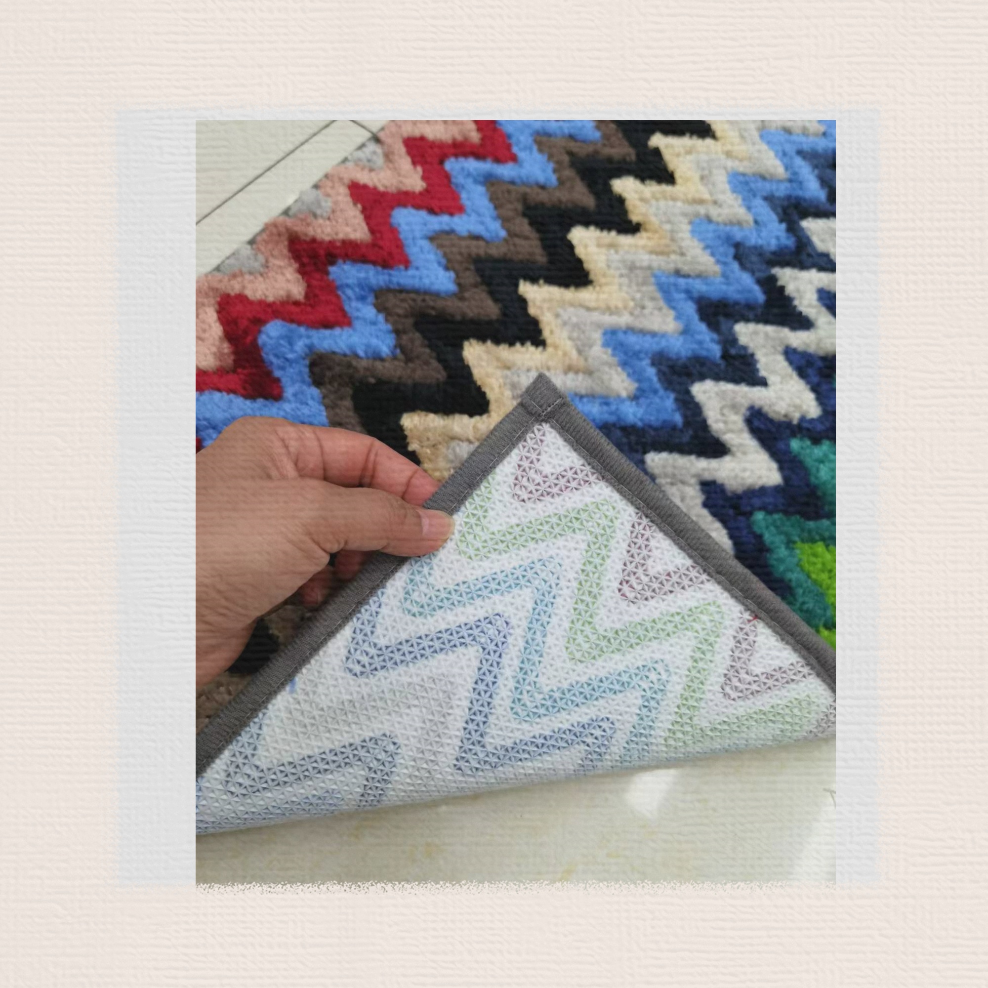 New color tail yarn floor mat, water-absorbing anti-slip mat, door mat, carpet, floor mat, bathroom mat and kitchen mat. Randomly mixed colors. Size: 40*60cm Application Scenario