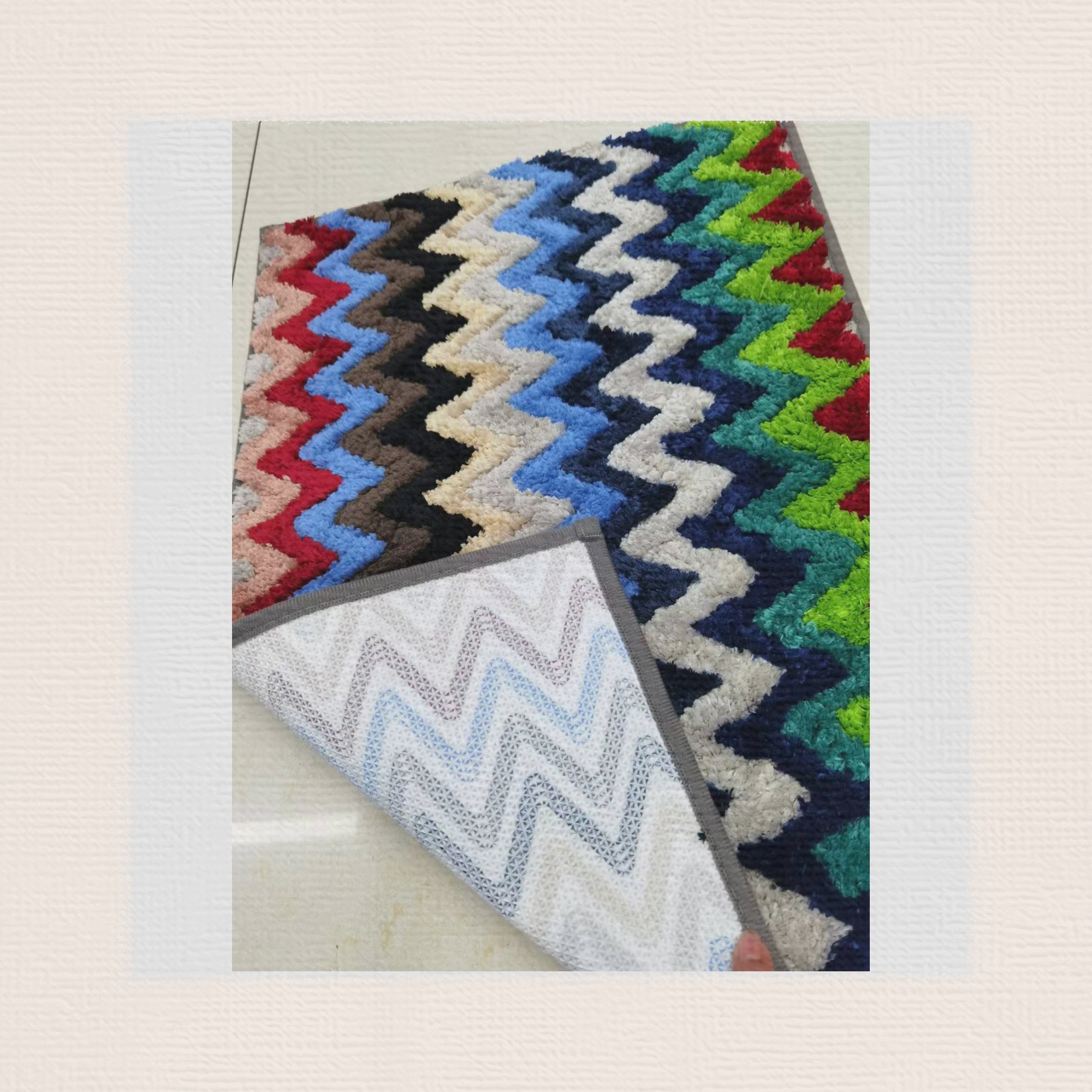 New color tail yarn floor mat, water-absorbing anti-slip mat, door mat, carpet, floor mat, bathroom mat and kitchen mat. Randomly mixed colors. Size: 40*60cm full figure