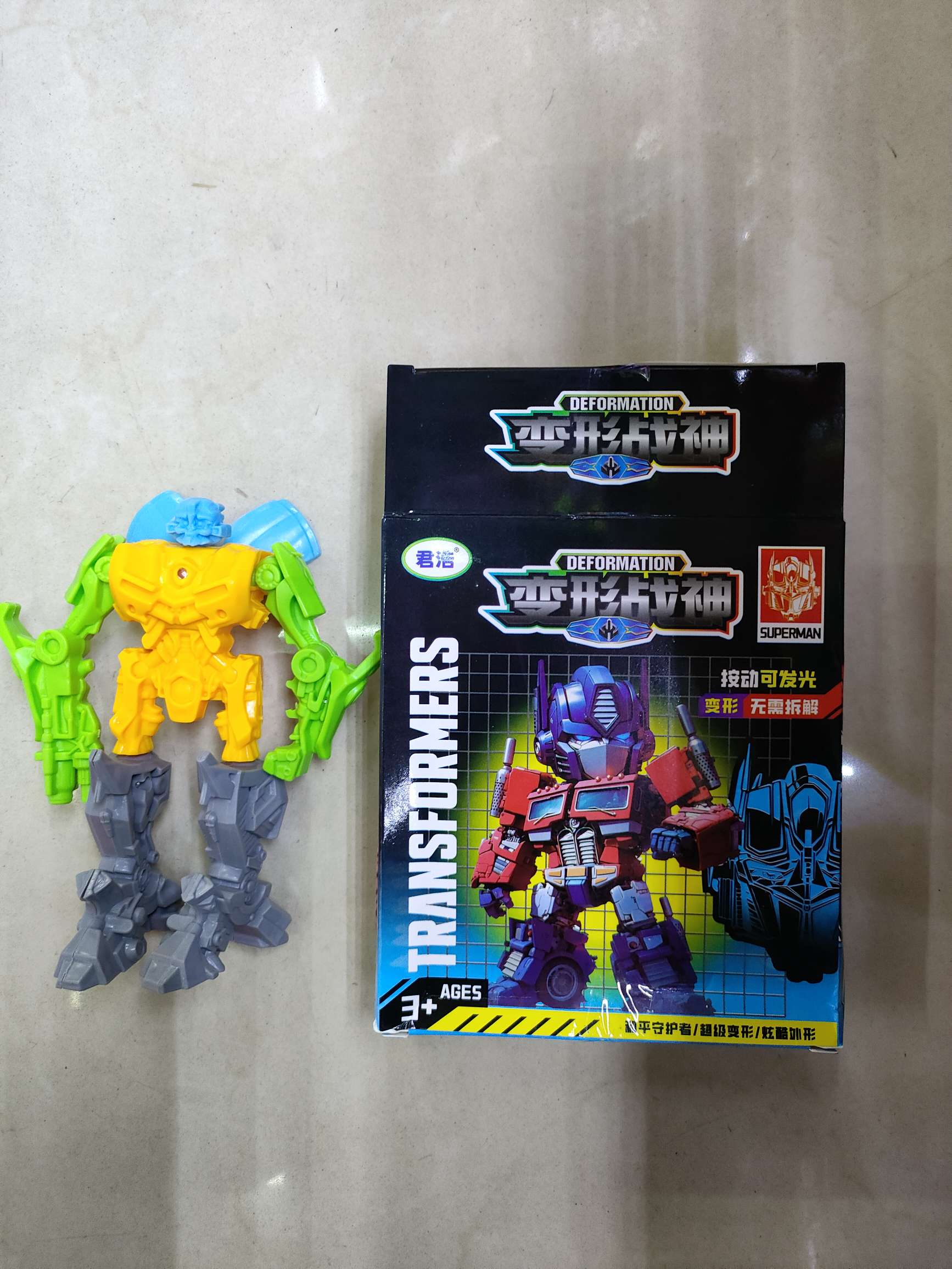 变形金刚战神玩具，按动可发光，盒装。1.4元/个，432个/箱。新款热销新奇玩具